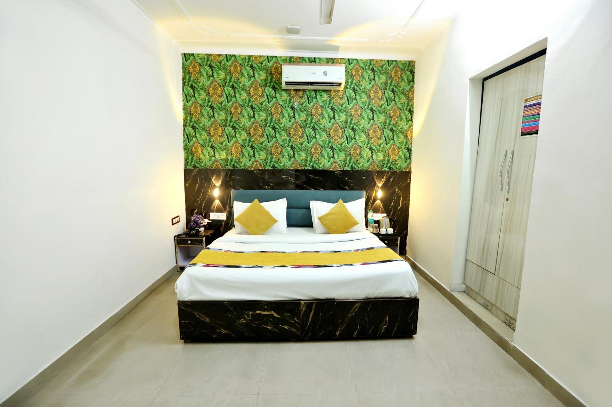 Popular Delhi Airport Hotel New Delhi