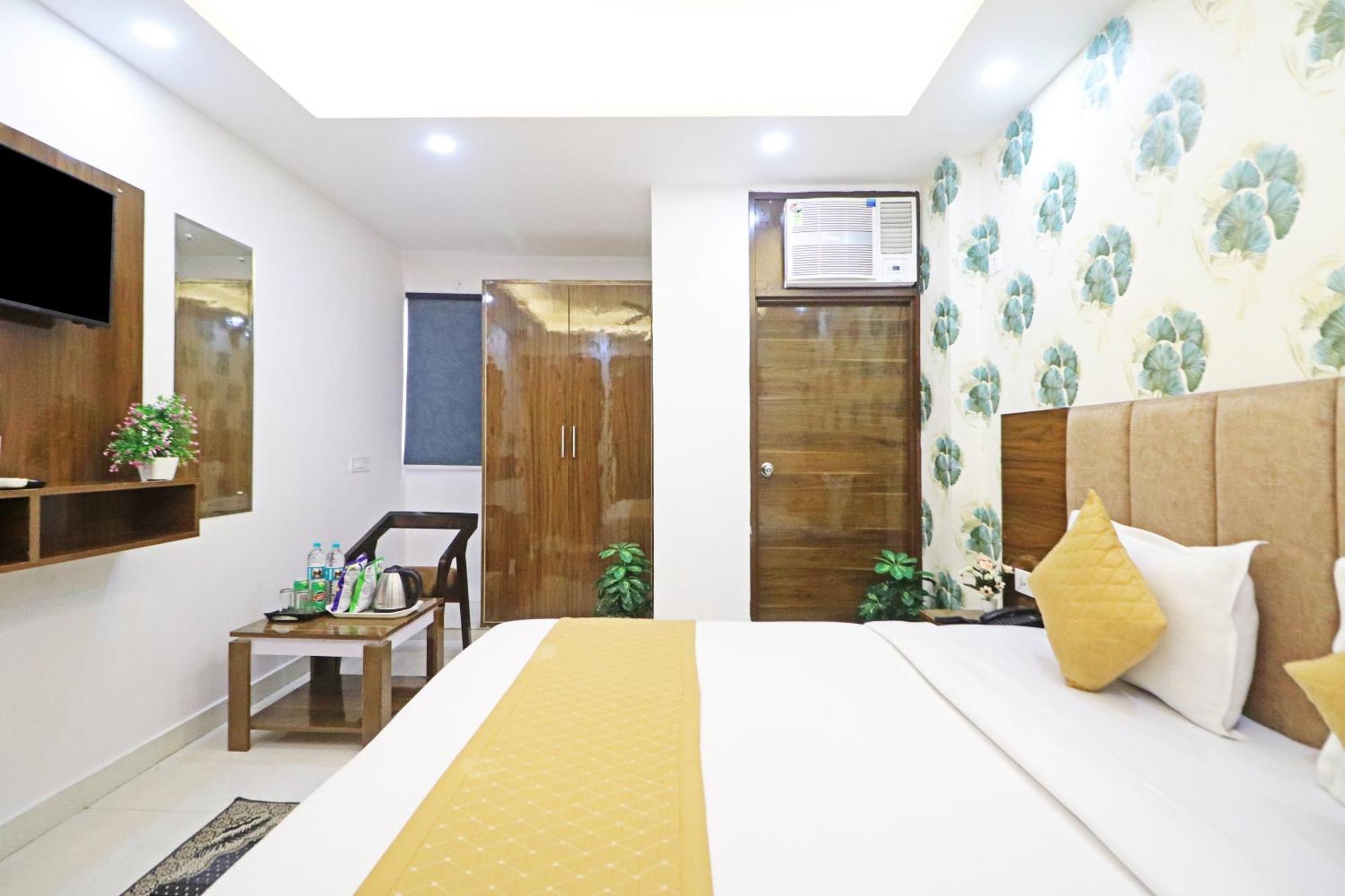 Airport Tulip Near Delhi Airport 4* Nova Deli