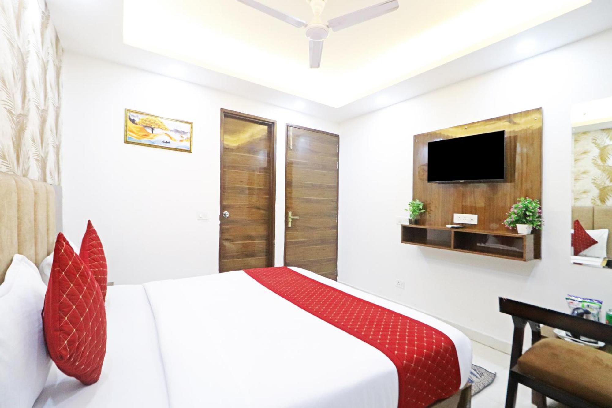 Airport Tulip Near Delhi Airport Hotel 4*
