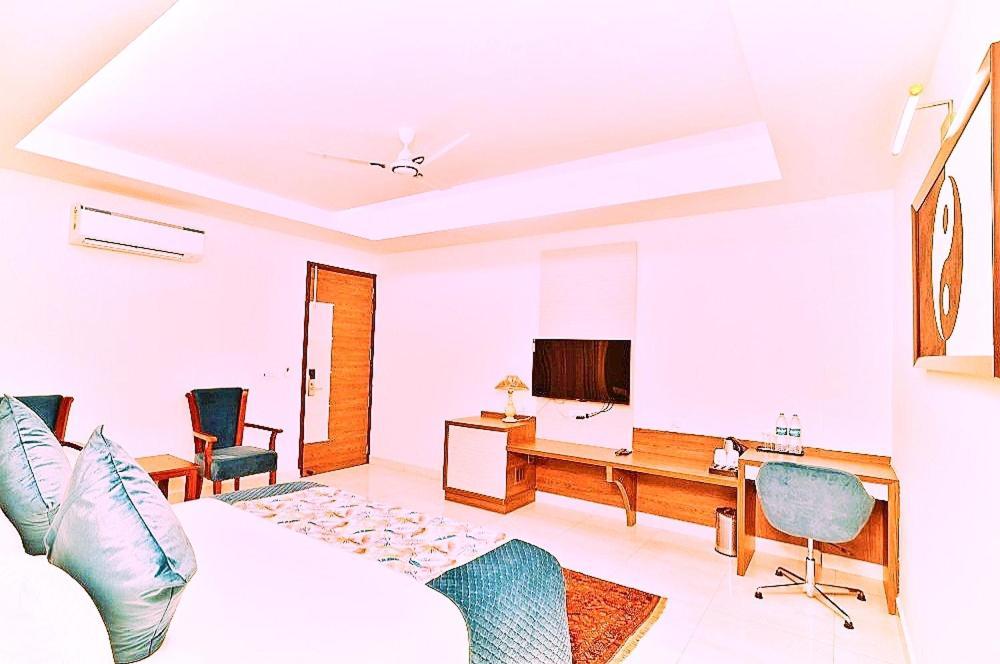 Hotel Sp Residency Near International Igi Airport Delhi 3*