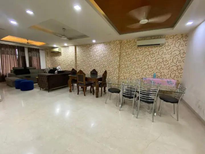 4bhk Luxury Service Near Saket Apartment New Delhi