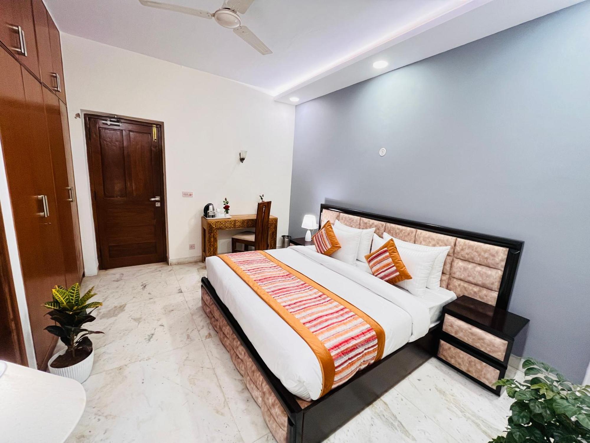 Grove Residency Hauz Khas Couple Friendly 3*