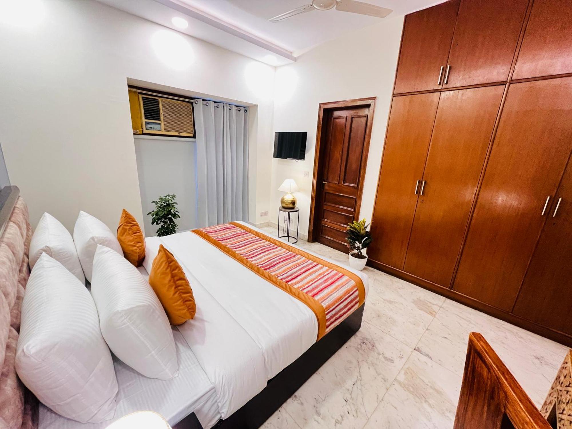 Grove Residency Hauz Khas Couple Friendly Hotel 3*