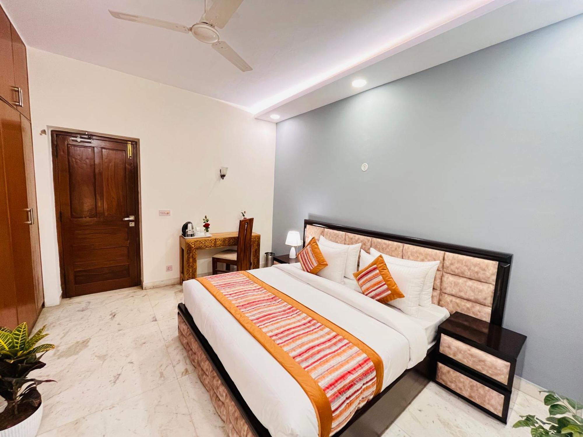 Hotel Grove Residency Hauz Khas Couple Friendly 3*
