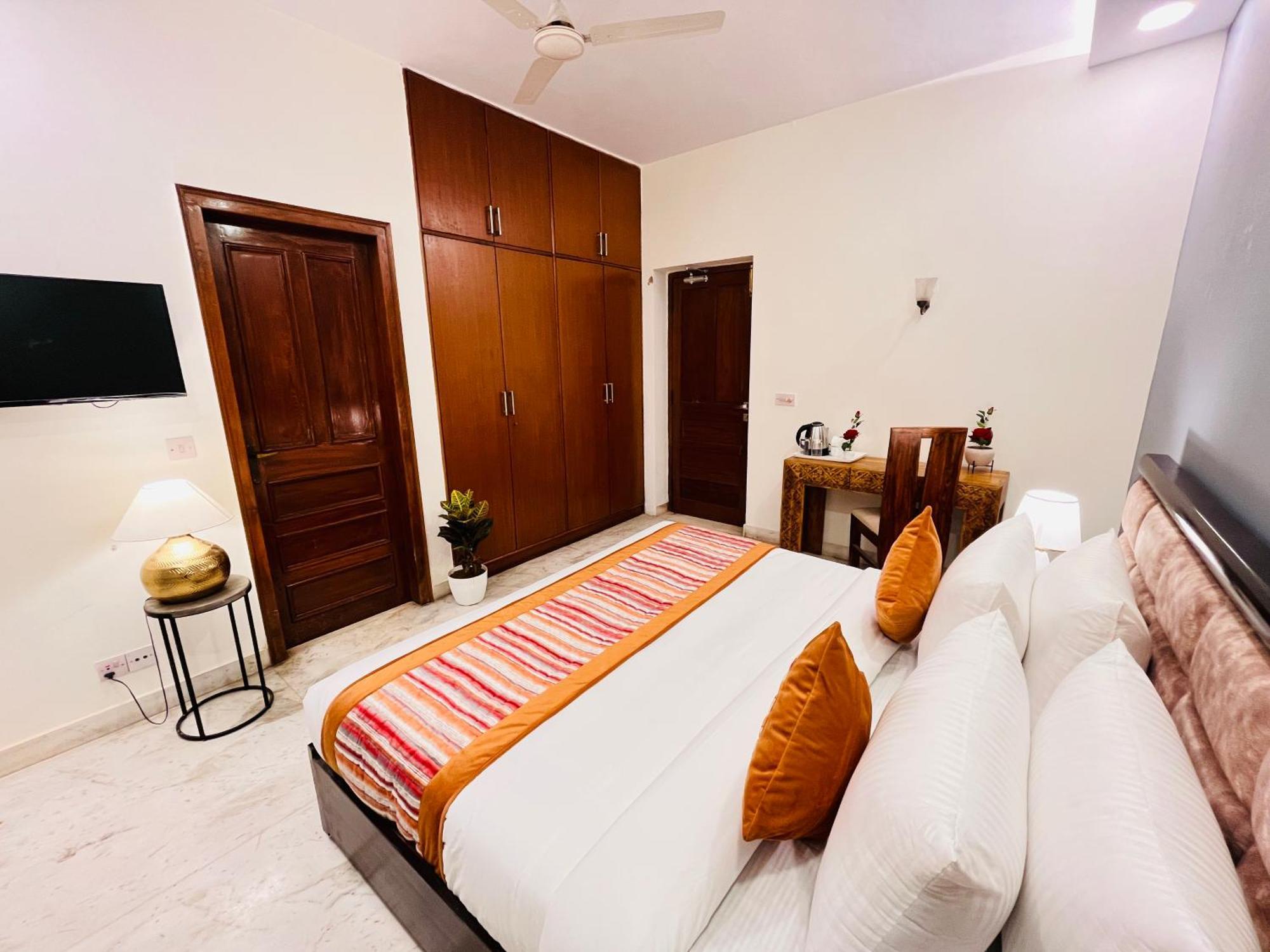 Hotel Grove Residency Hauz Khas Couple Friendly New Delhi