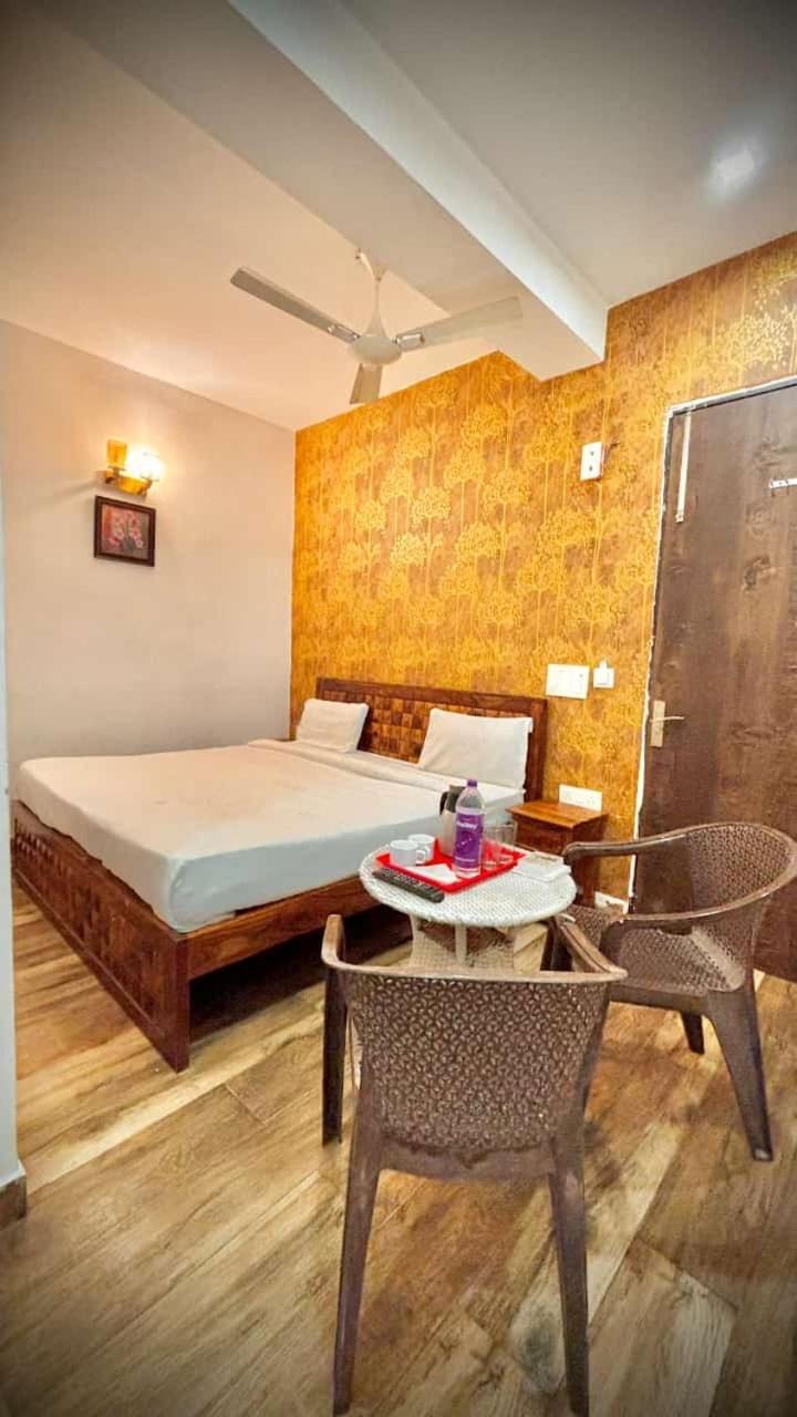 Hotel Blu Lagoon New Delhi