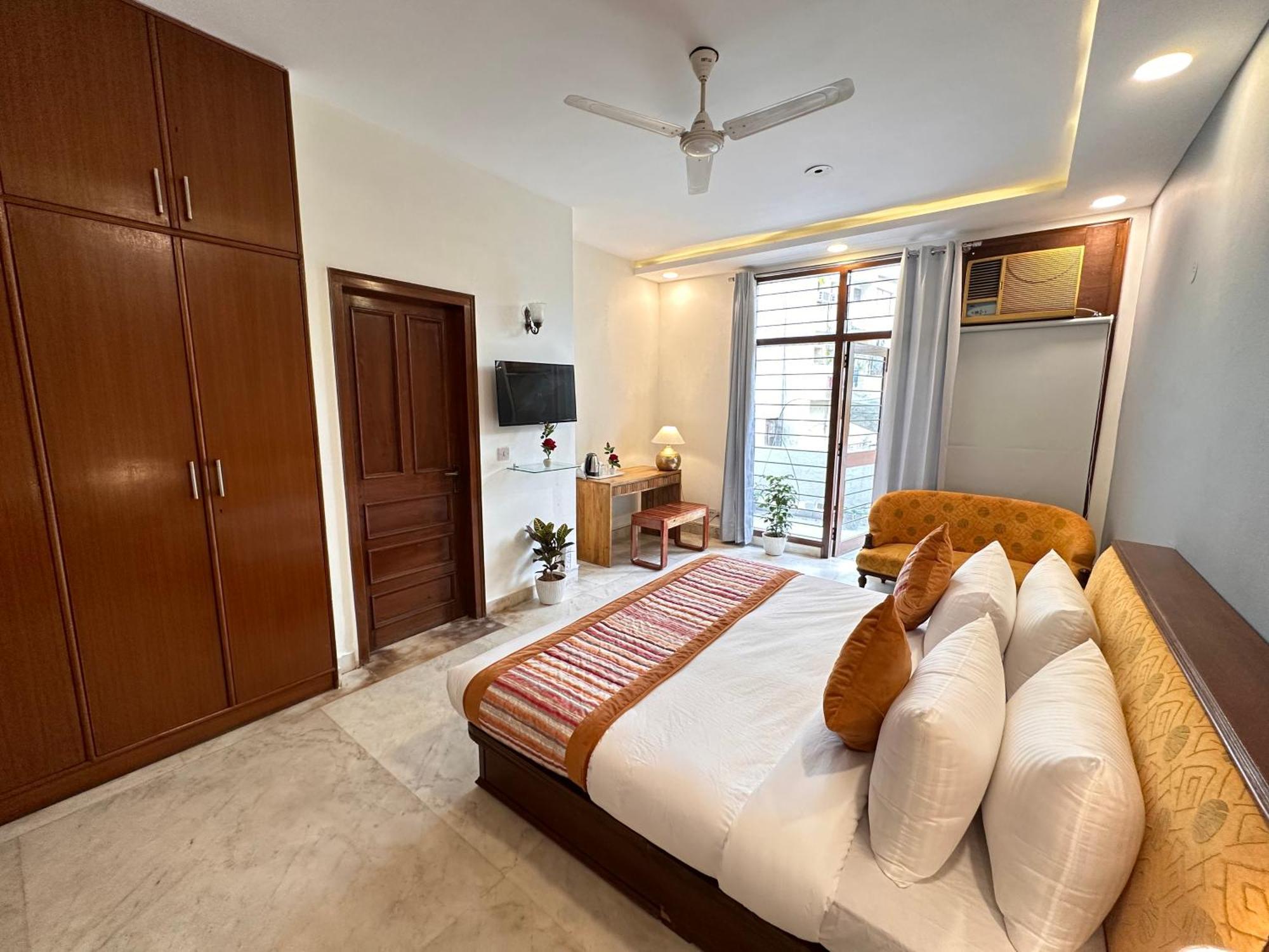 Grove Residency Hauz Khas Couple Friendly 3*