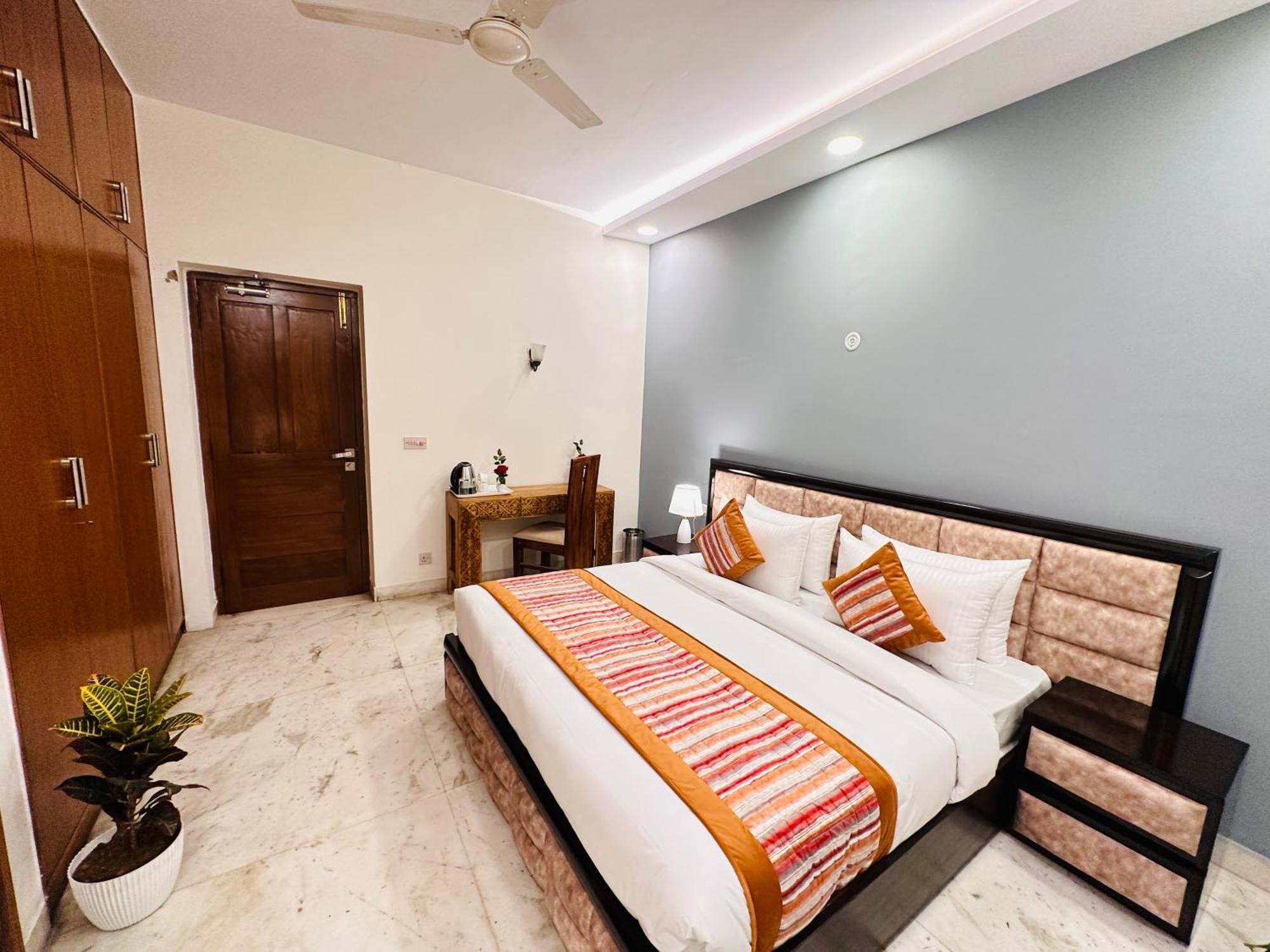 Hotel Grove Residency Hauz Khas Couple Friendly New Delhi