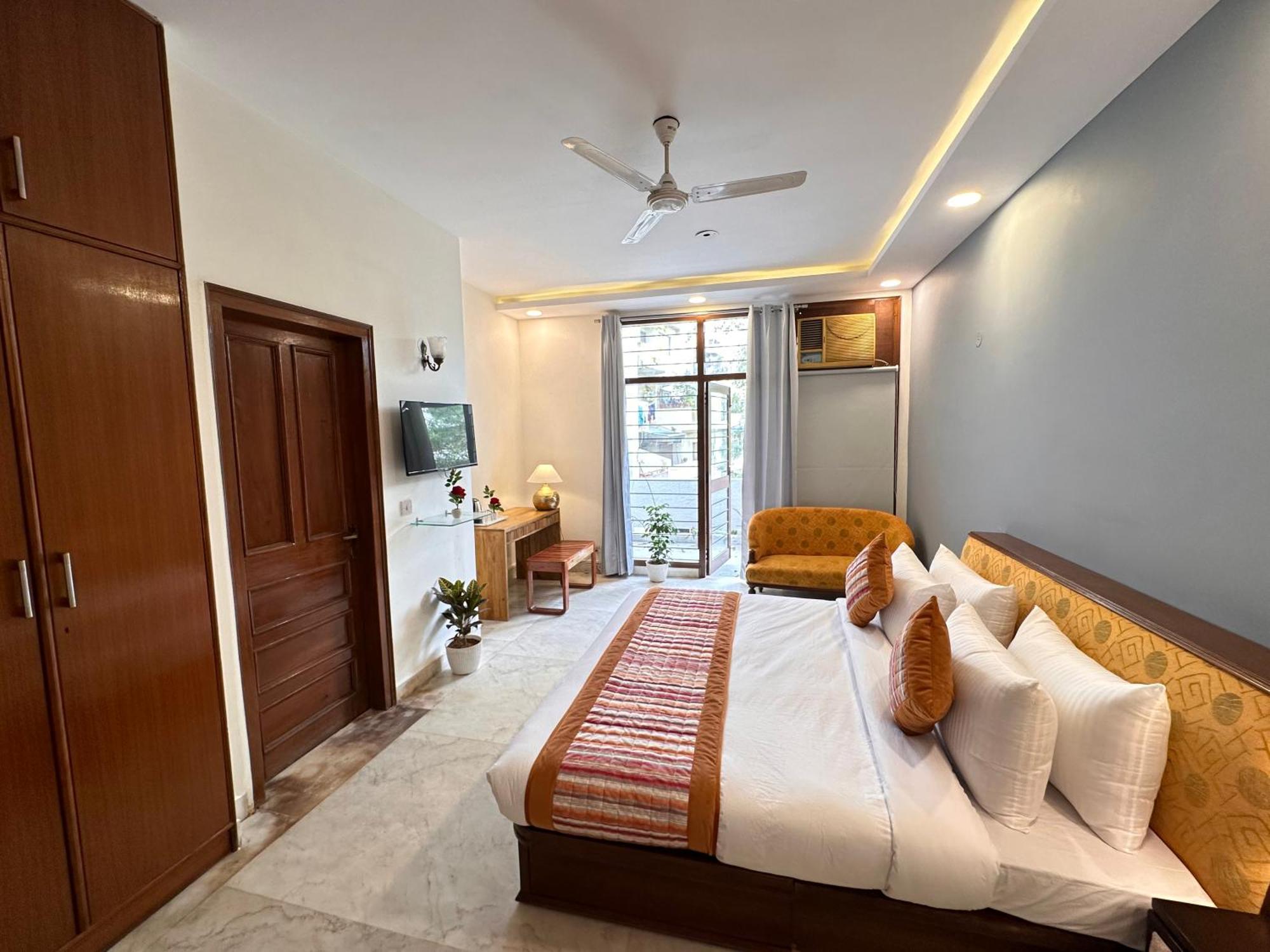 Grove Residency Hauz Khas Couple Friendly Hotel