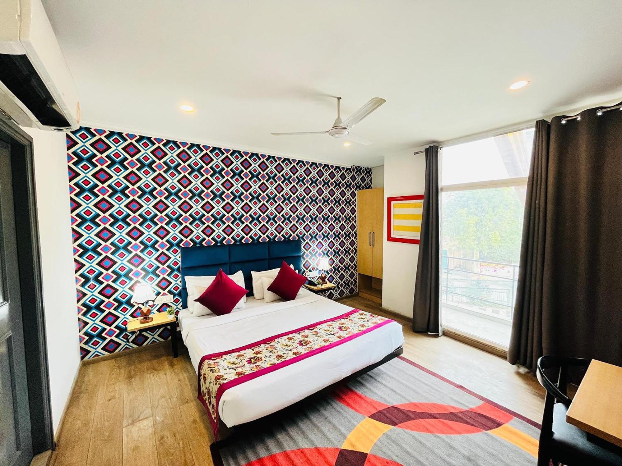 Hotel Qotel Chhatarpur - Oppsite Tivoli Garden 3*