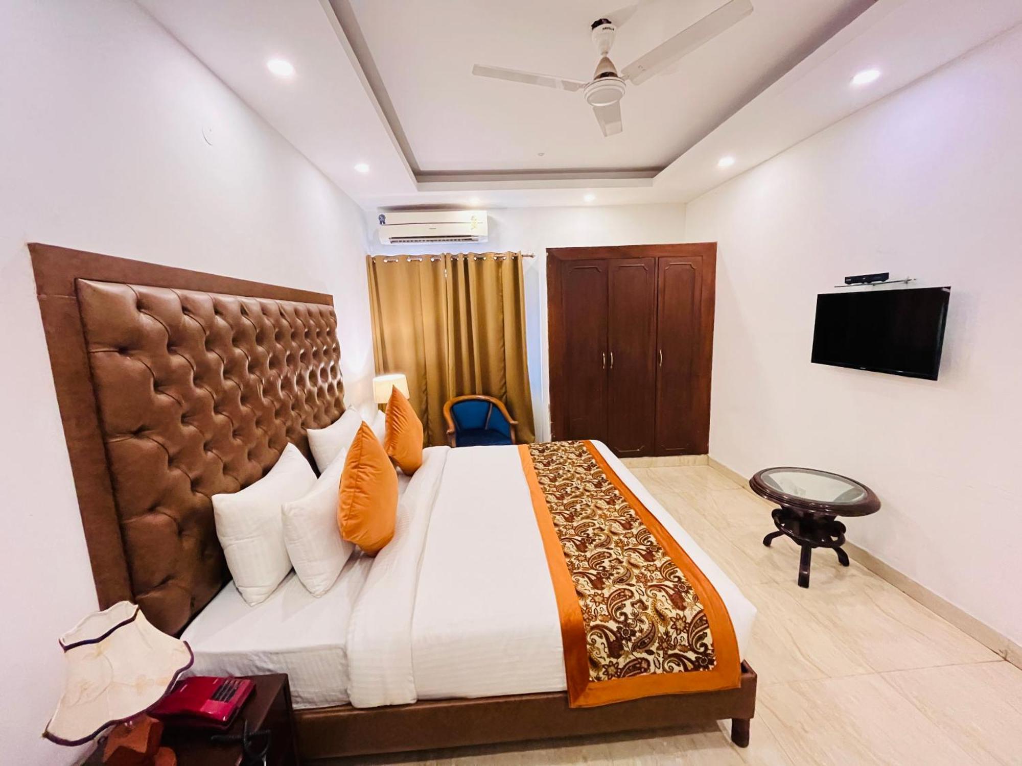 Hotel Grove Residency Hauz Khas Couple Friendly New Delhi