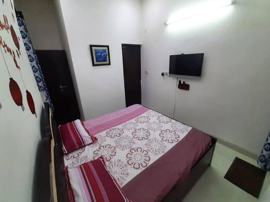 Sleek Retreat With Kitchen L Near Airport New Delhi