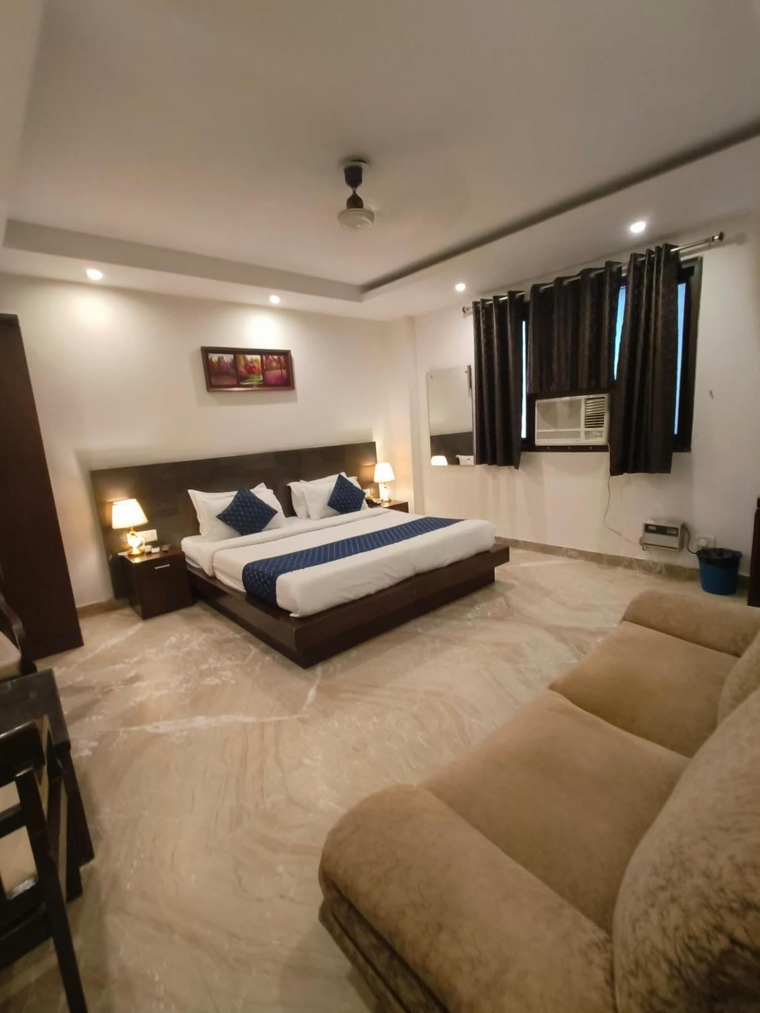 The Paradise In - Near Karol Bagh Metro Station