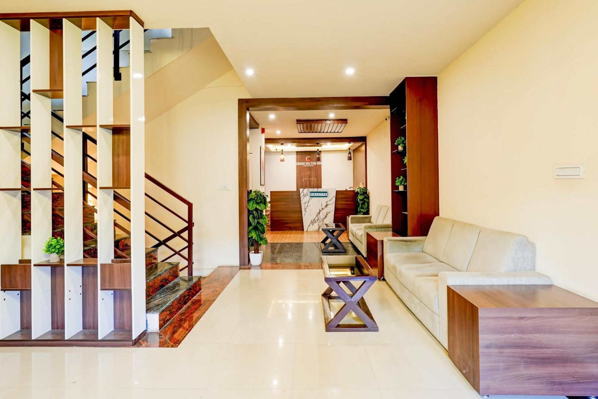 Blue Near Delhi Airport Hotel 4*