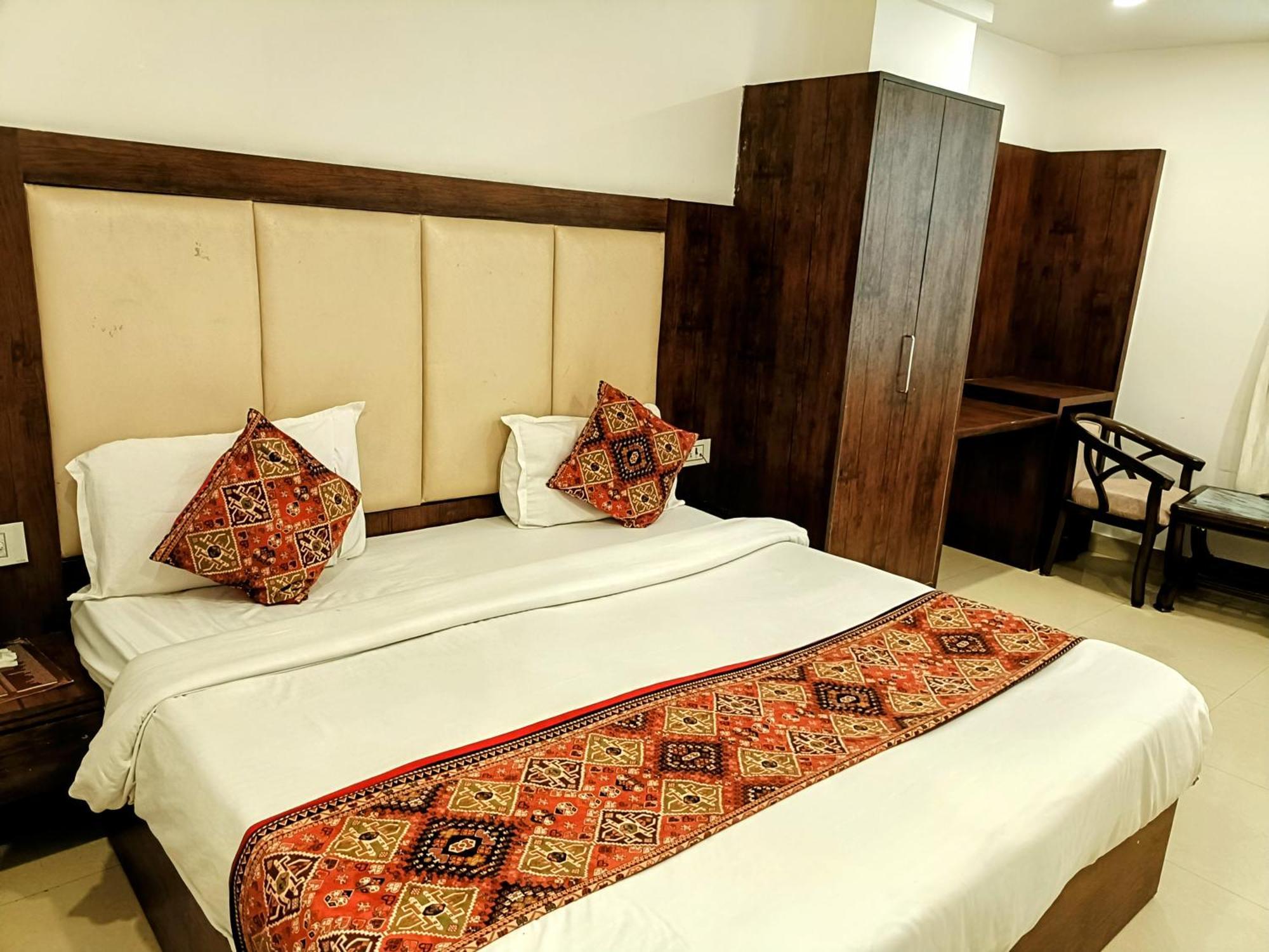 Grand Tark Delhi Airport *