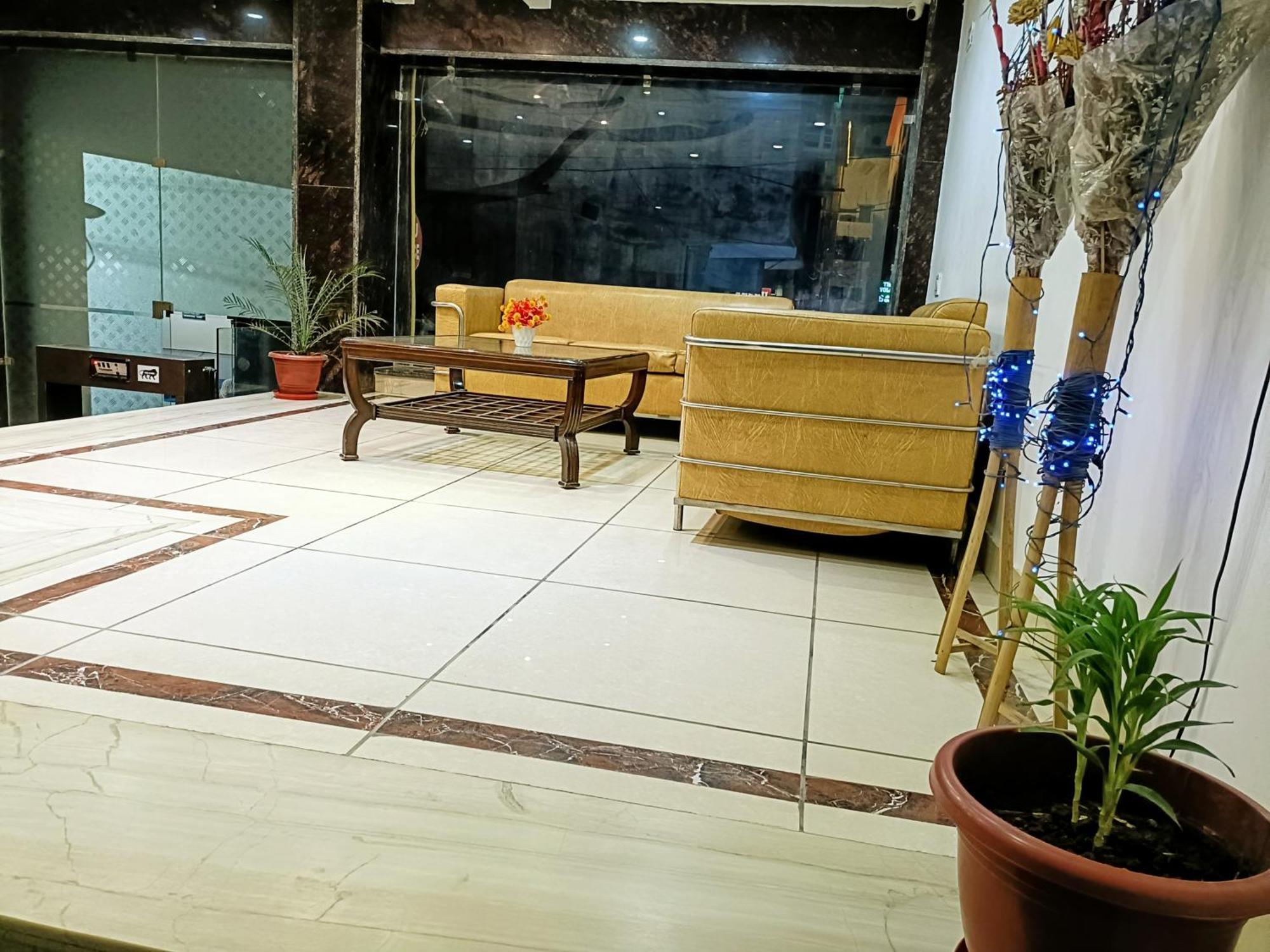 Grand Tark Delhi Airport *