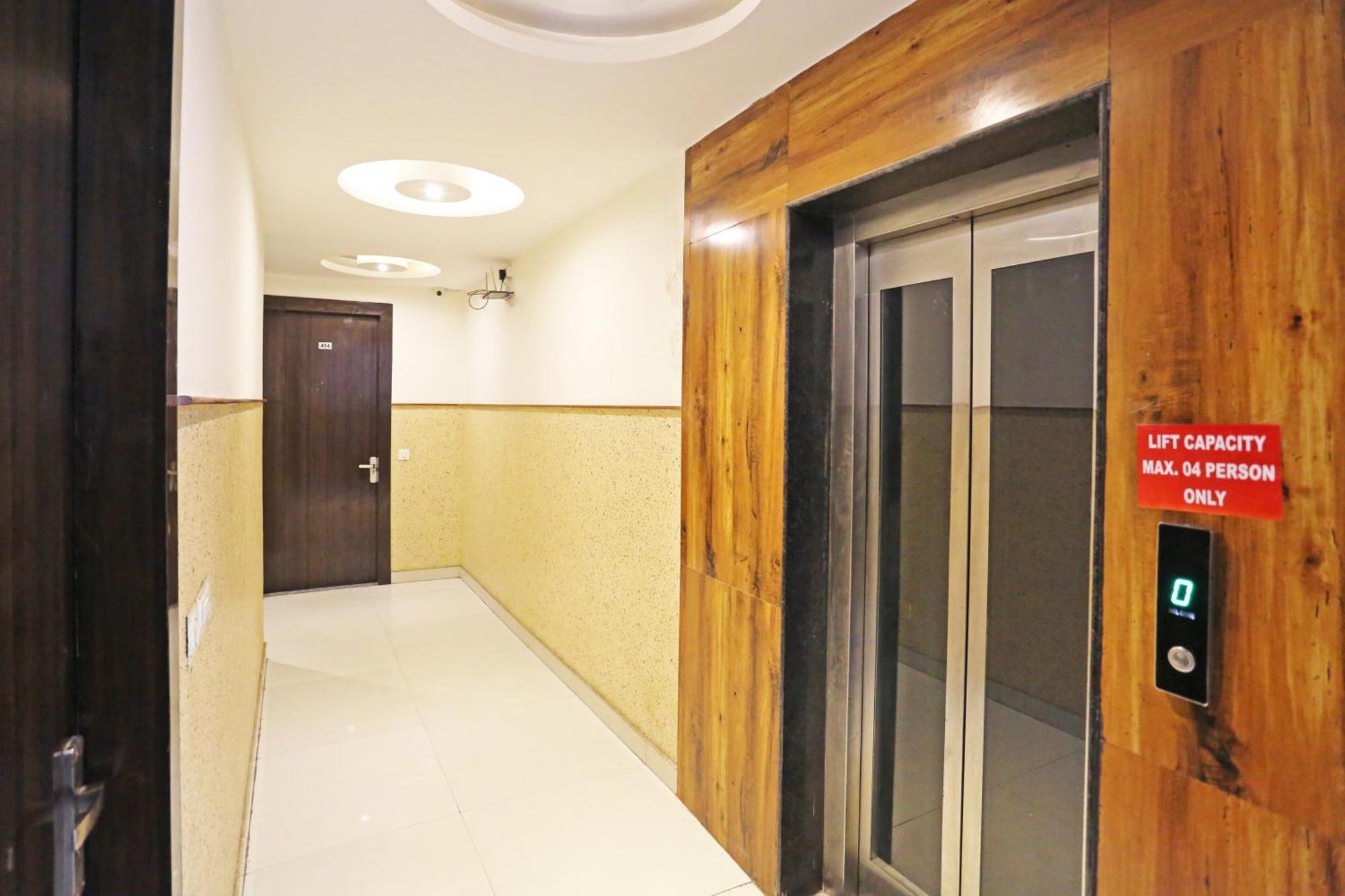 Hotel Iconic Near Delhi Airport 3*