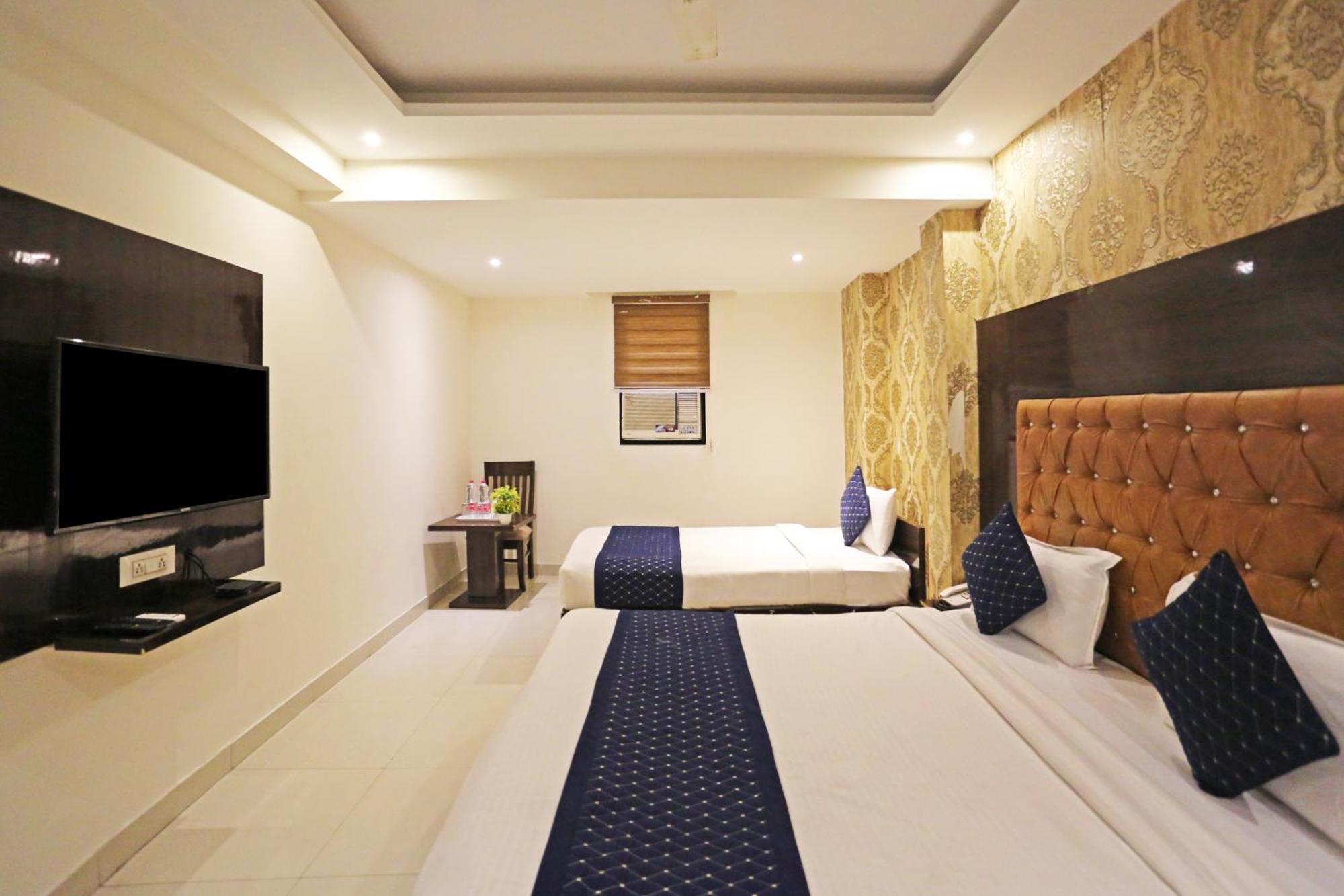 Hotel Iconic Near Delhi Airport