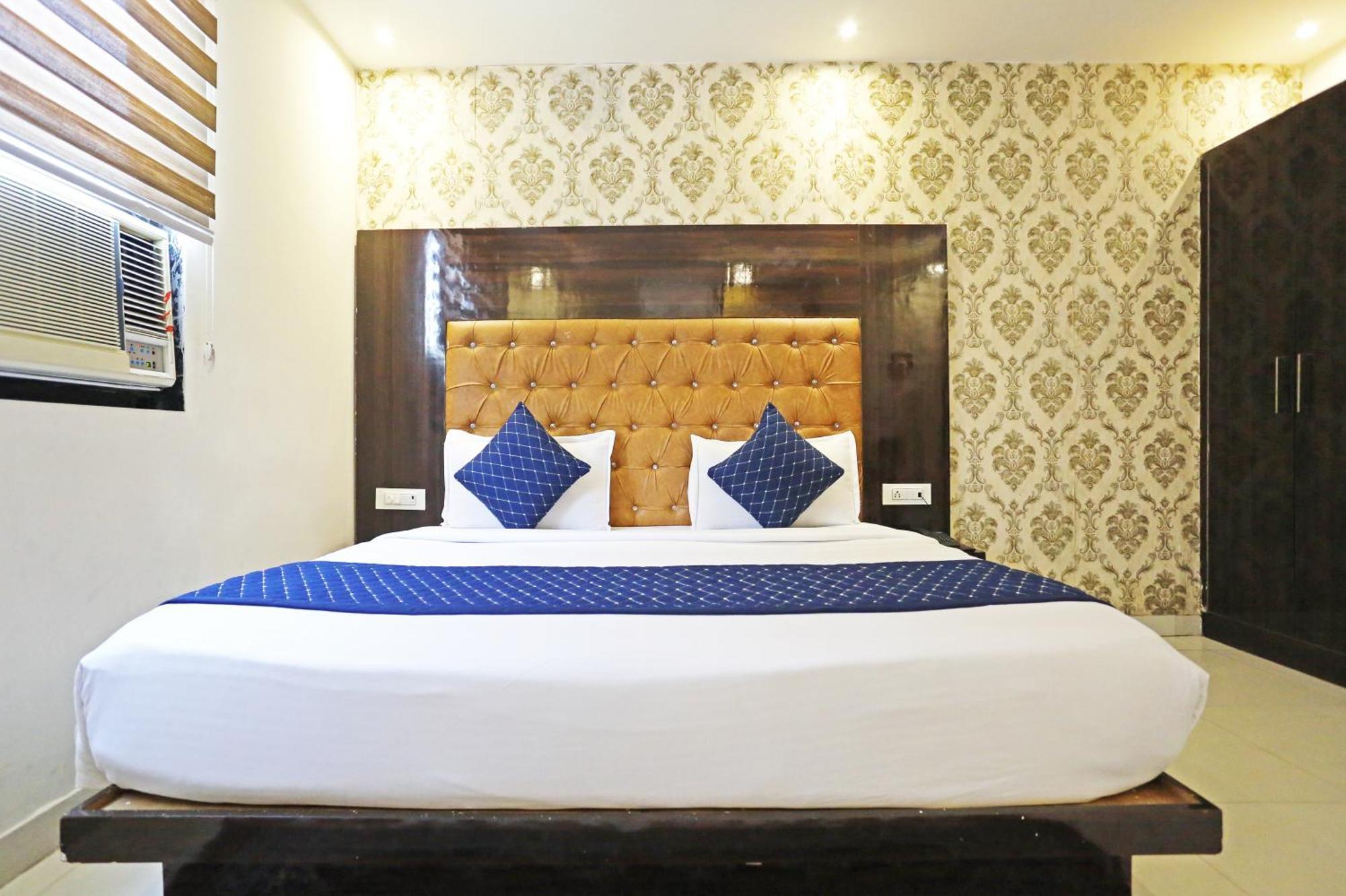 Hotel Iconic Near Delhi Airport 3*