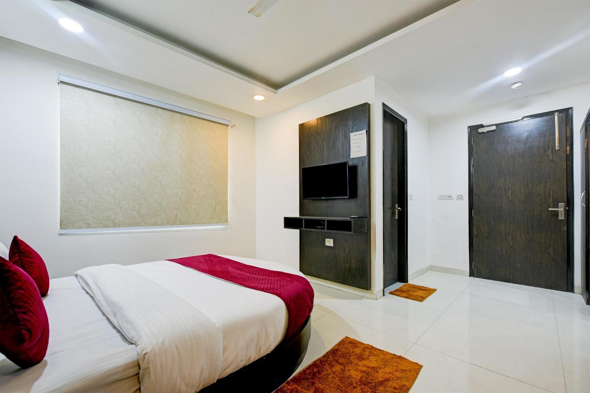 Bellwood Near Delhi Airport 4*