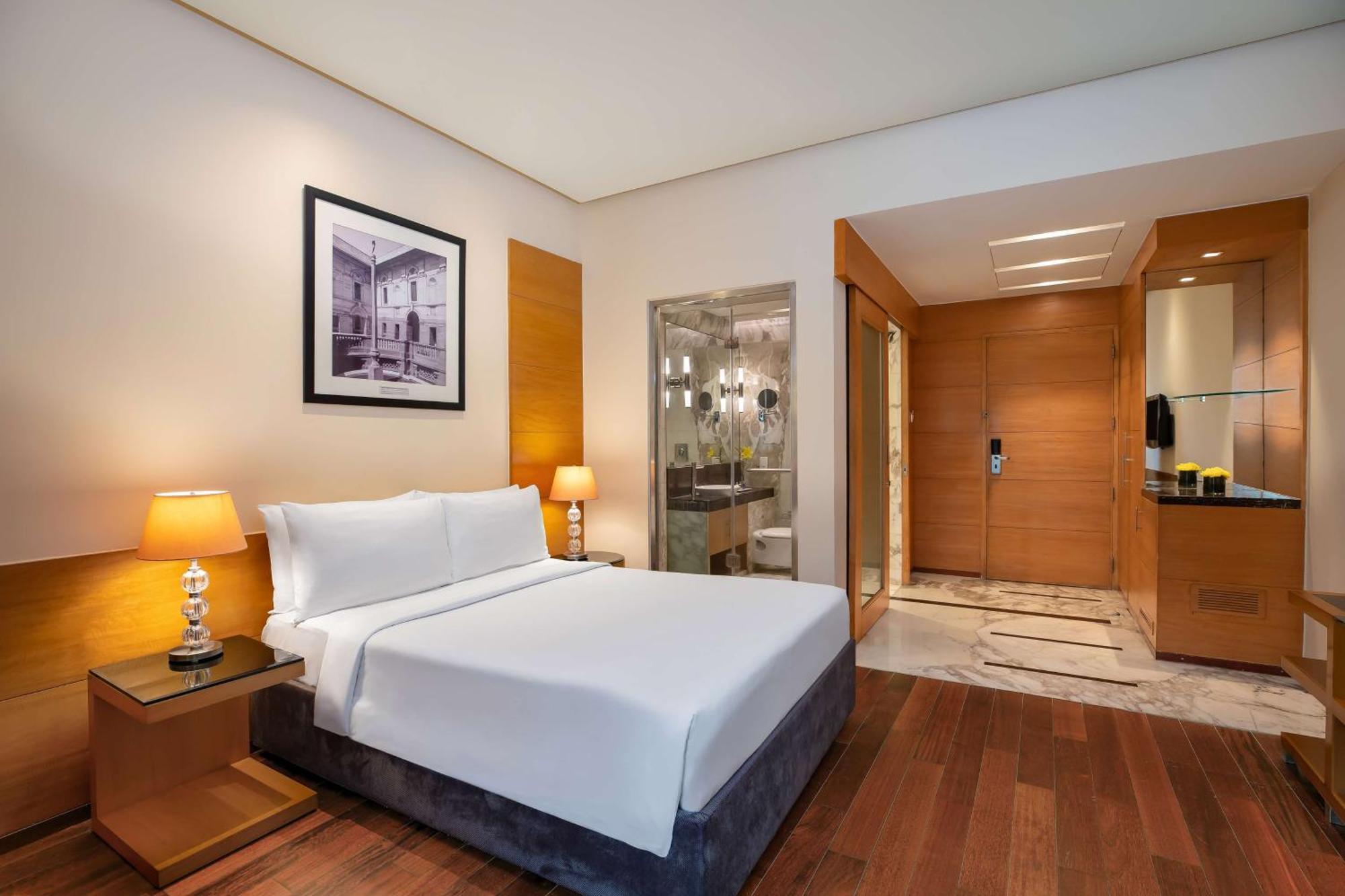 Hotel Bellwood Near Delhi Airport