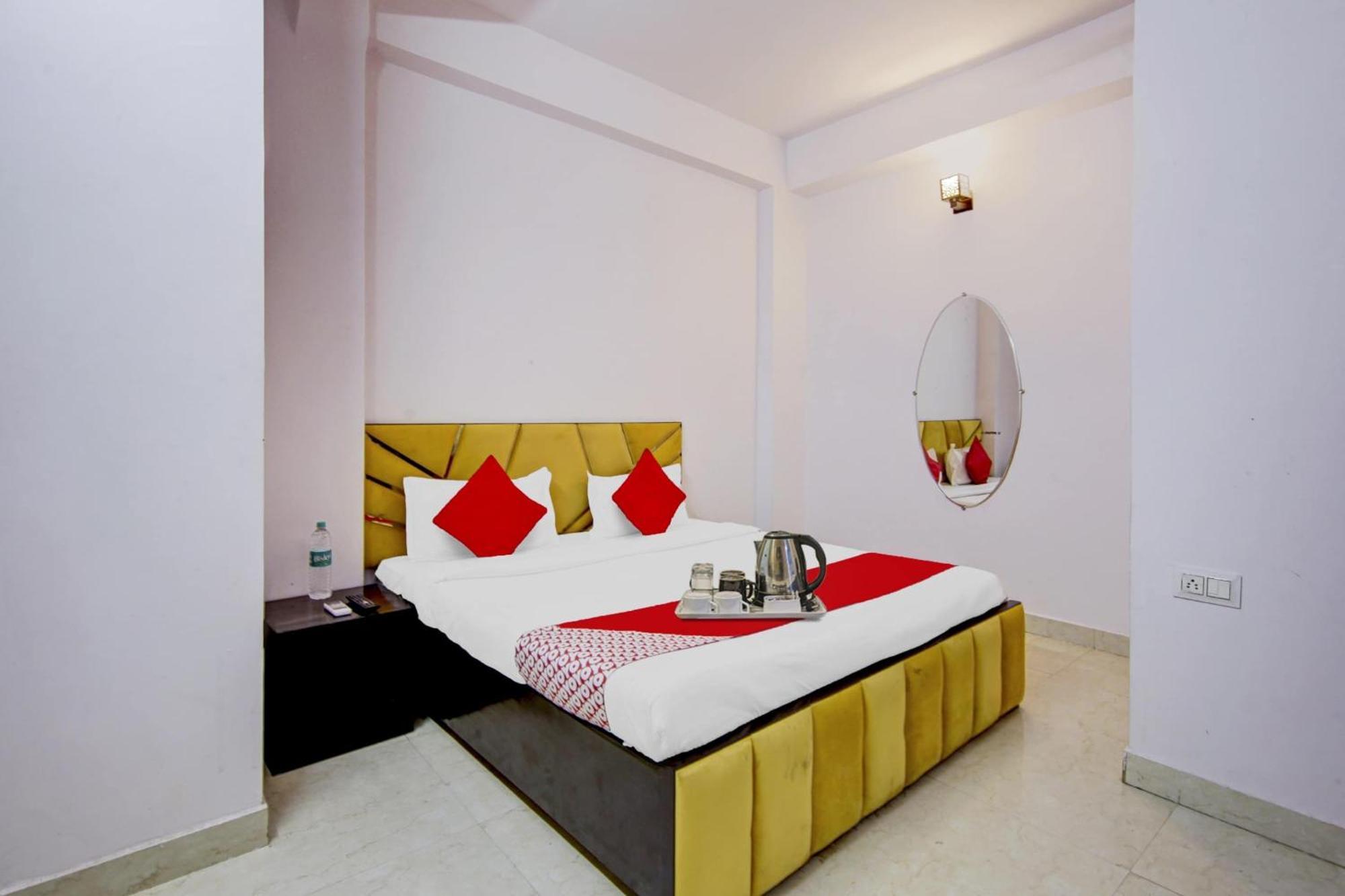 O Yadav Residency Near Nawada Metro Station 3*