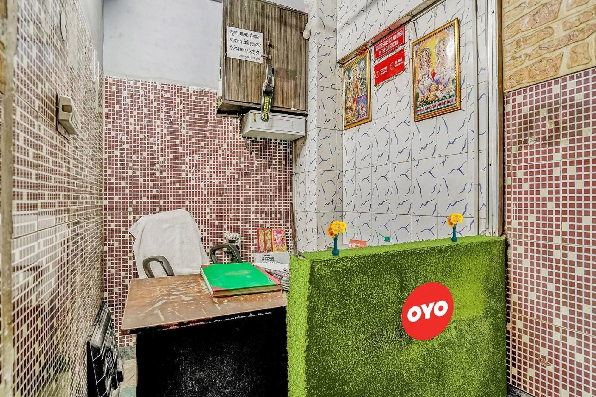O M Near Akshardham Hotel 3*