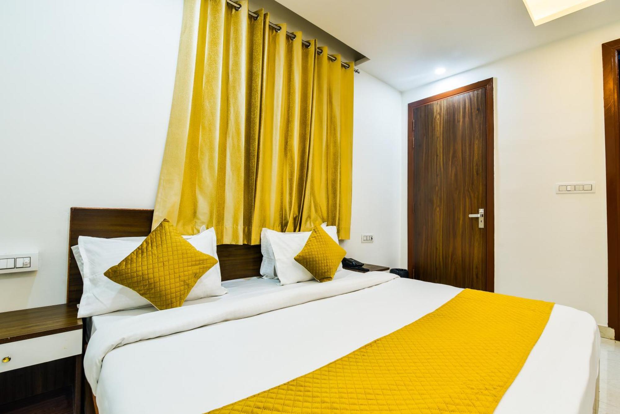 Diplomat Regency Hotel