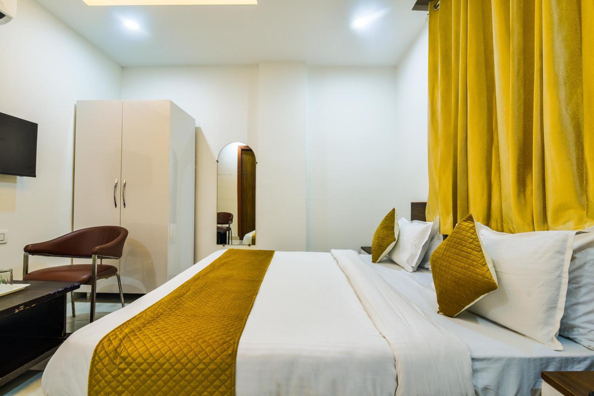 Hotel Diplomat Regency