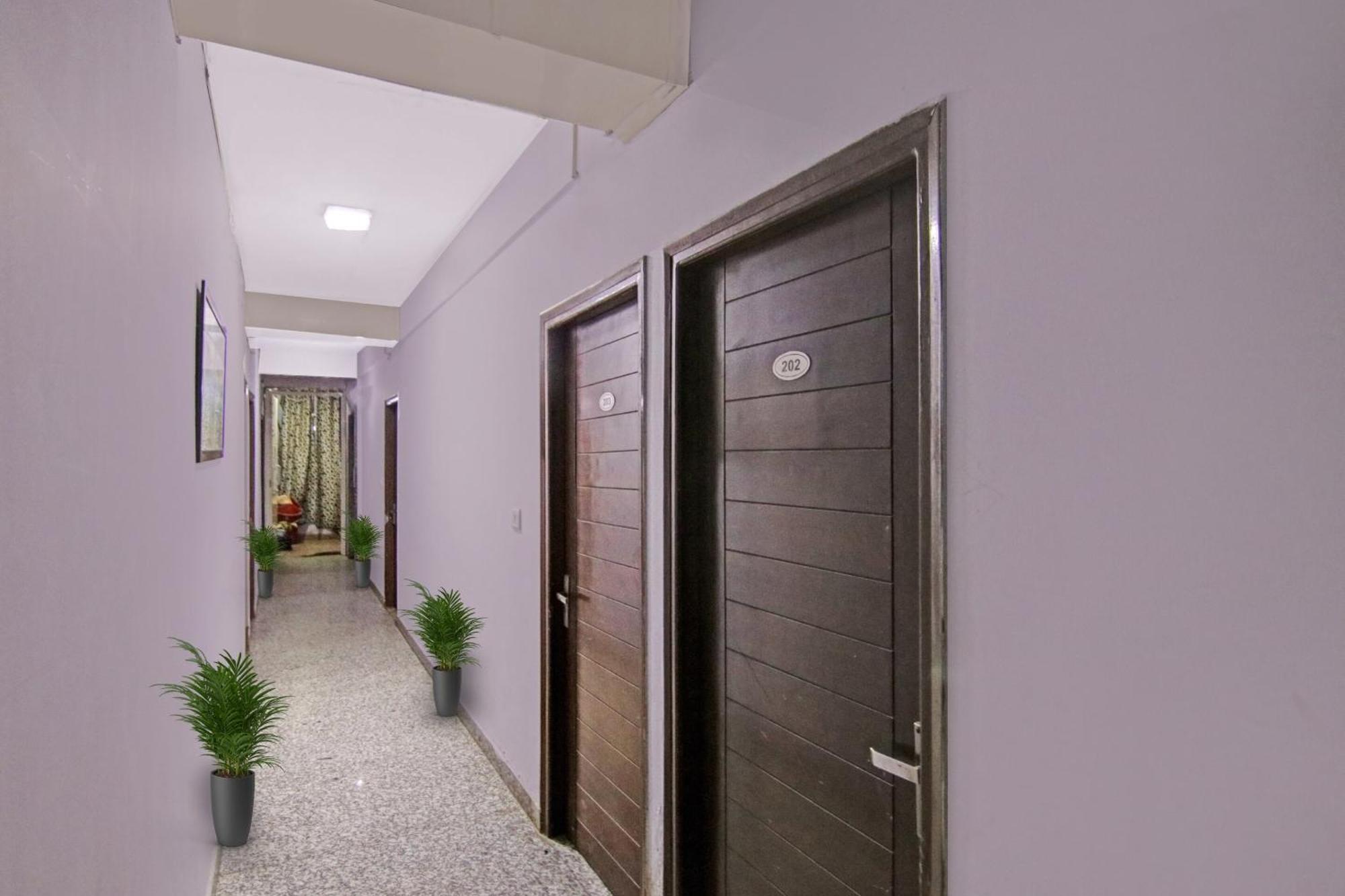 Hotel O Flagship Metro Star Near Lotus Temple New Delhi