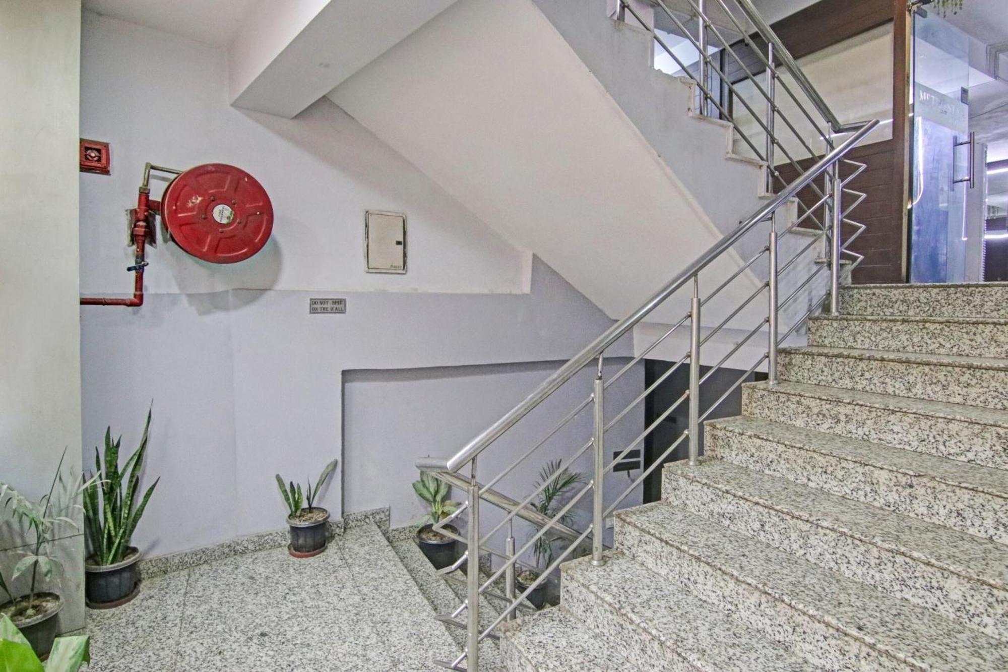 Hotel O Flagship Metro Star Near Lotus Temple