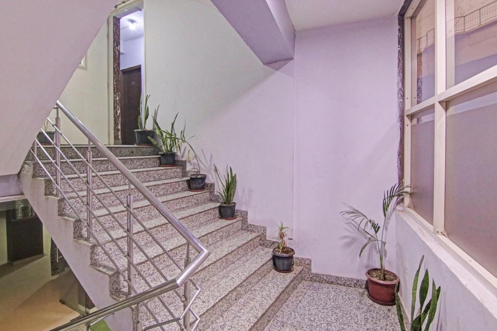 Hotel O Flagship Metro Star Near Lotus Temple 3*