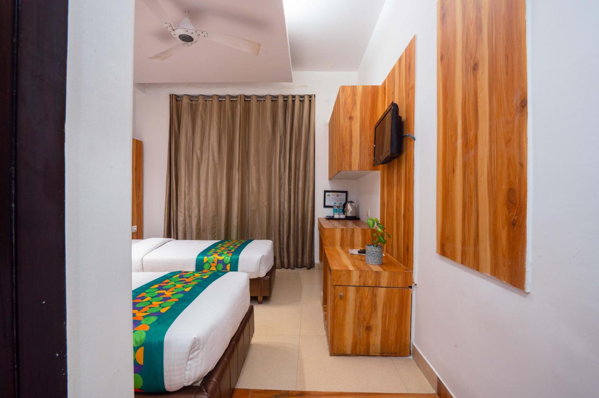 Hotel Treebo Twin Tree 3*
