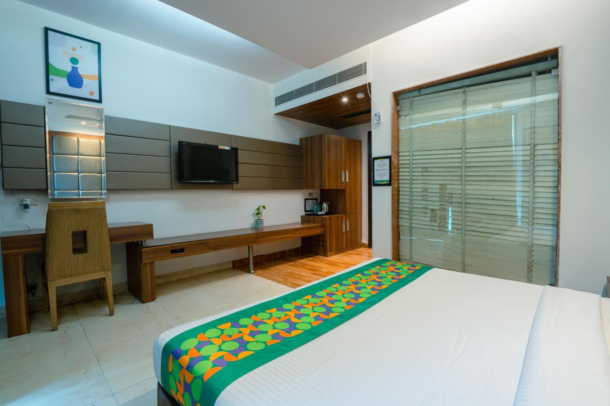 Treebo Twin Tree 3* New Delhi