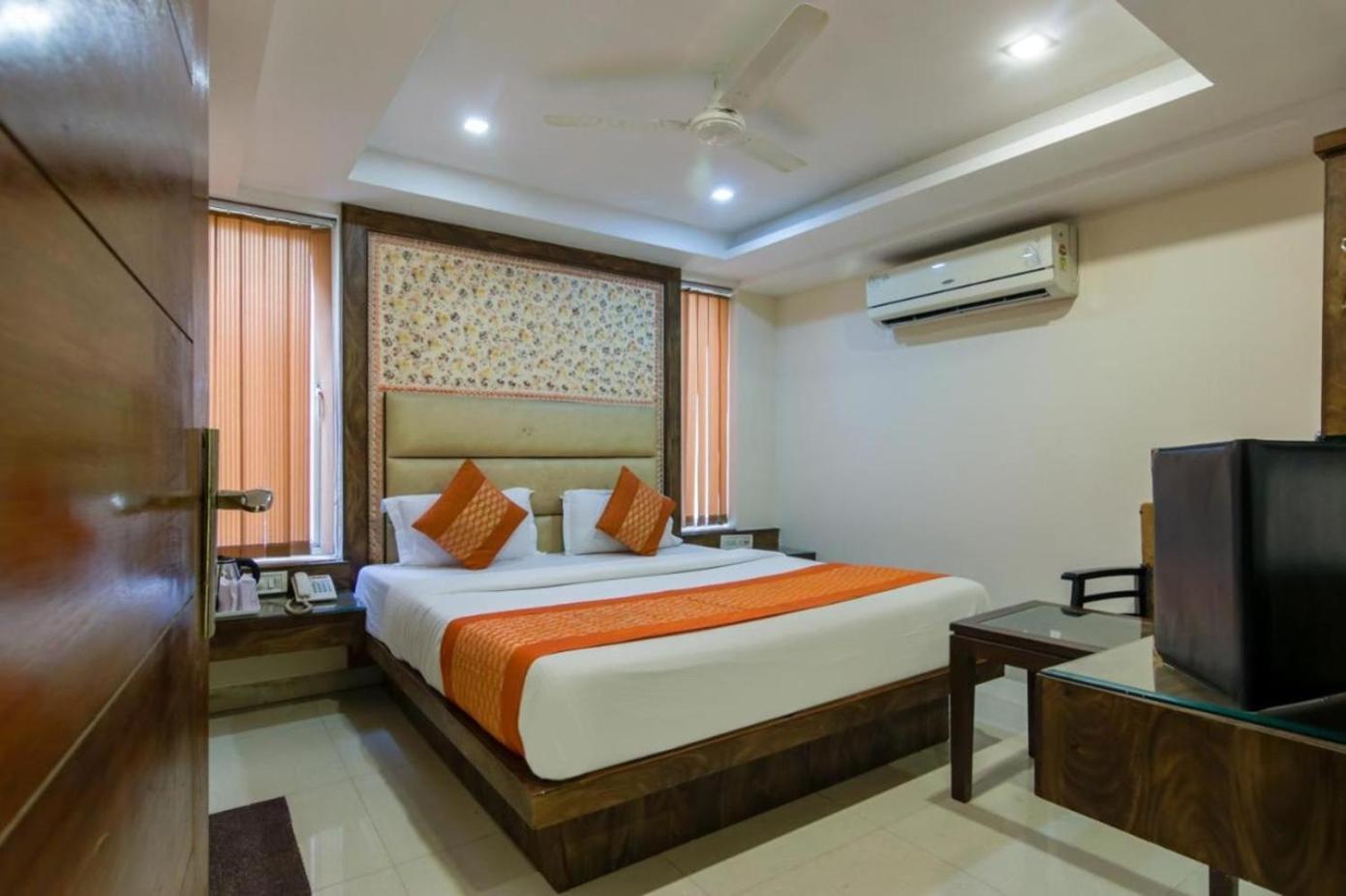 Baba Residency Near Railway Station 3*