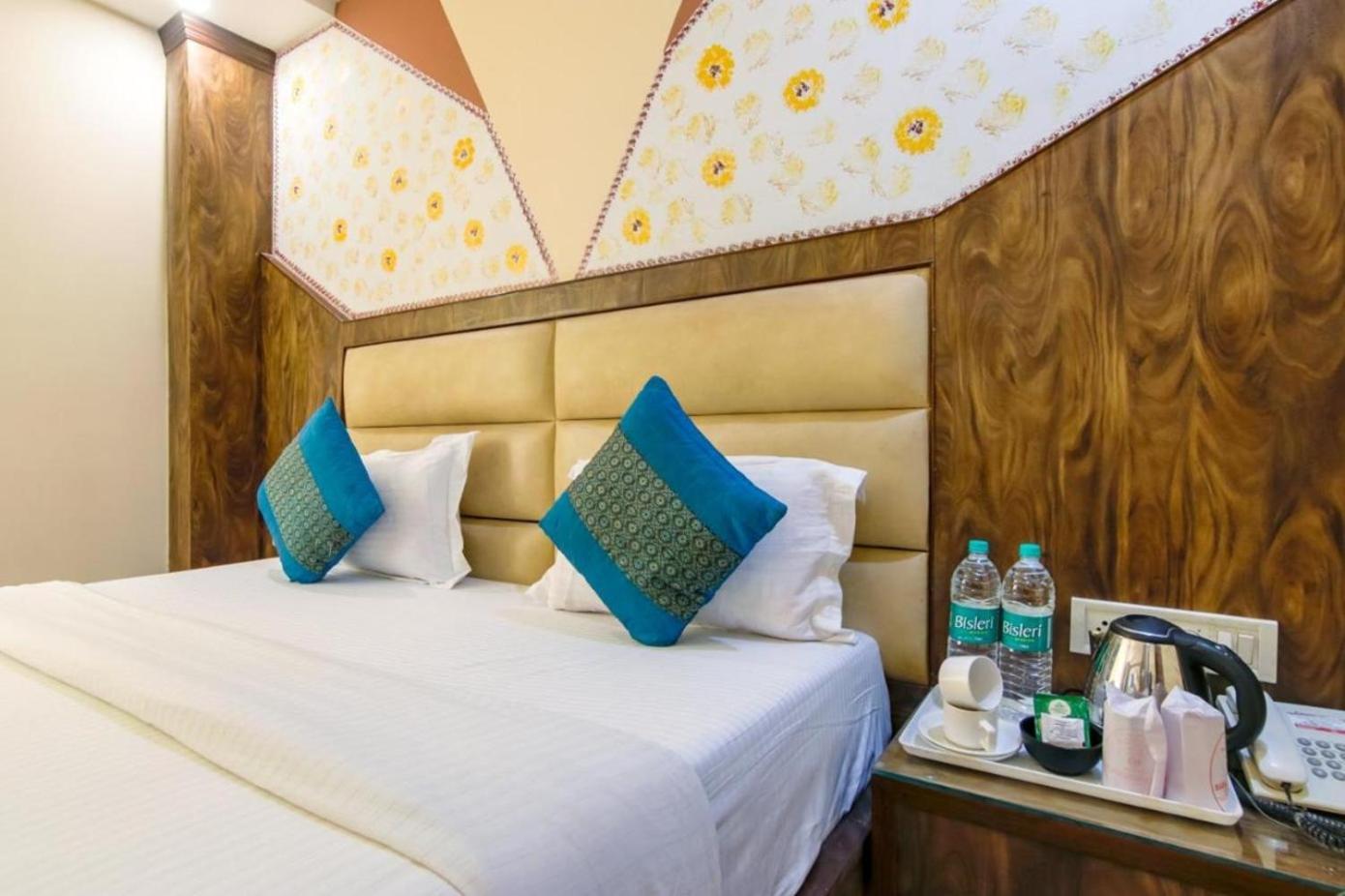 Baba Residency Near Railway Station 3*