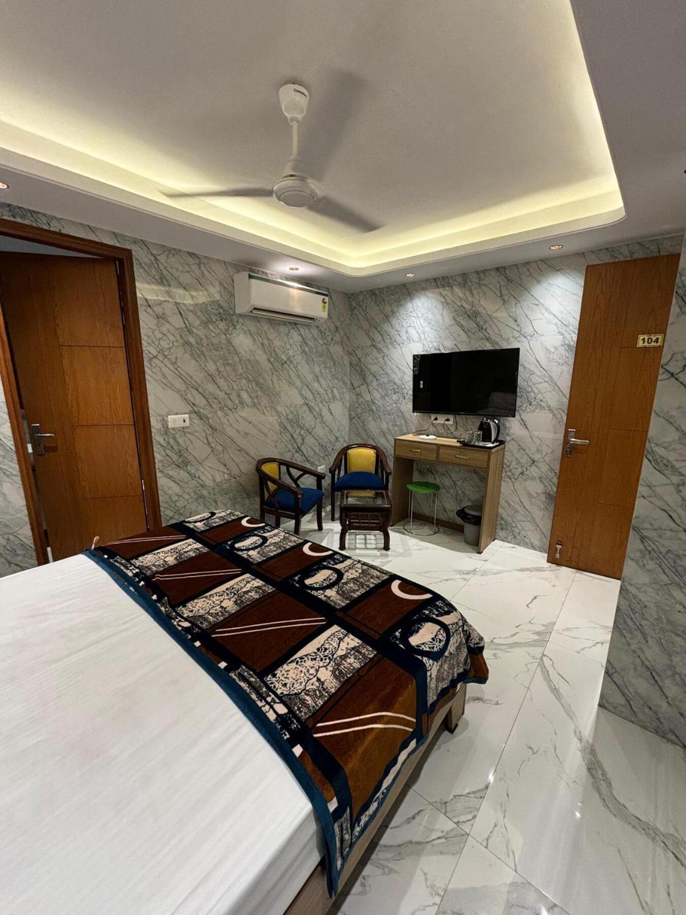 Divine Residency Bed & Breakfast New Delhi
