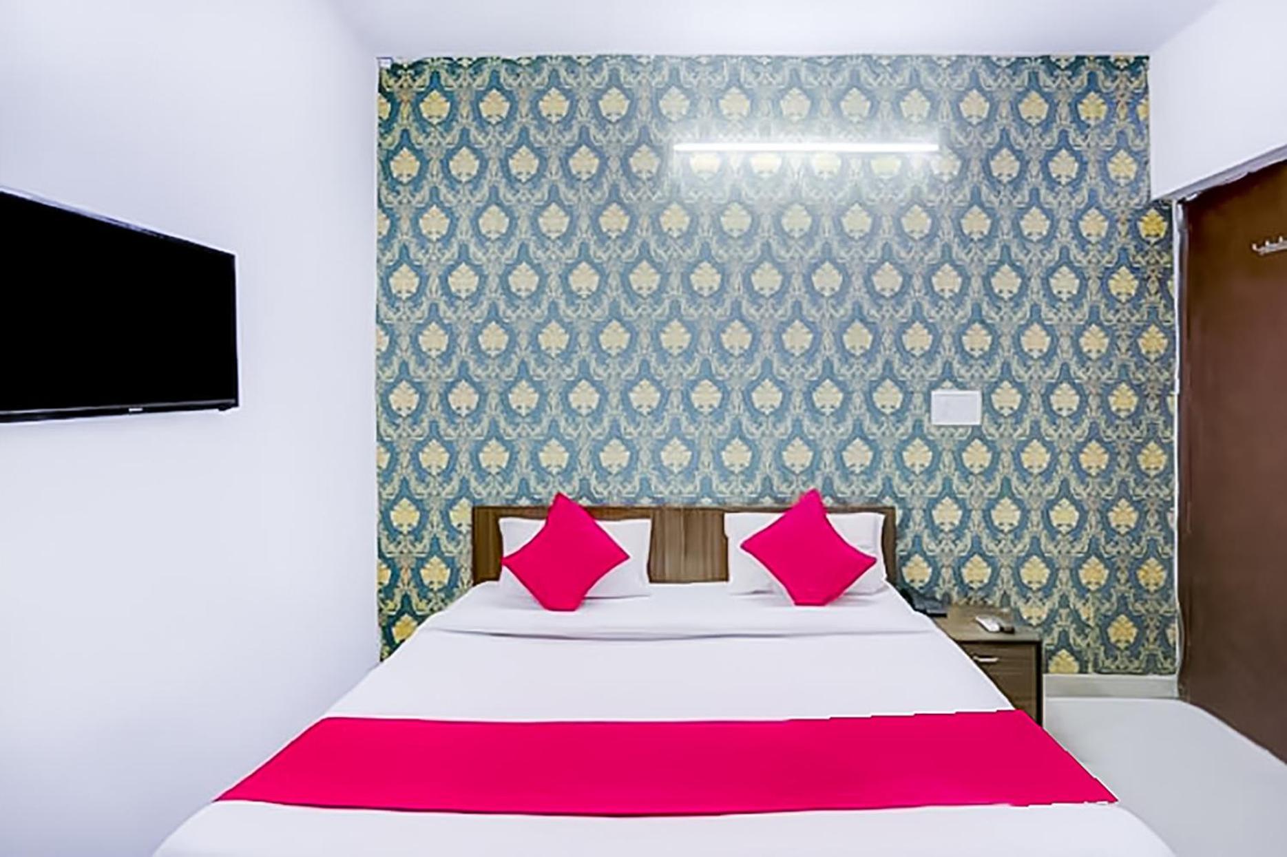 Bed & Breakfast Bliss In Lajpat Nagar *