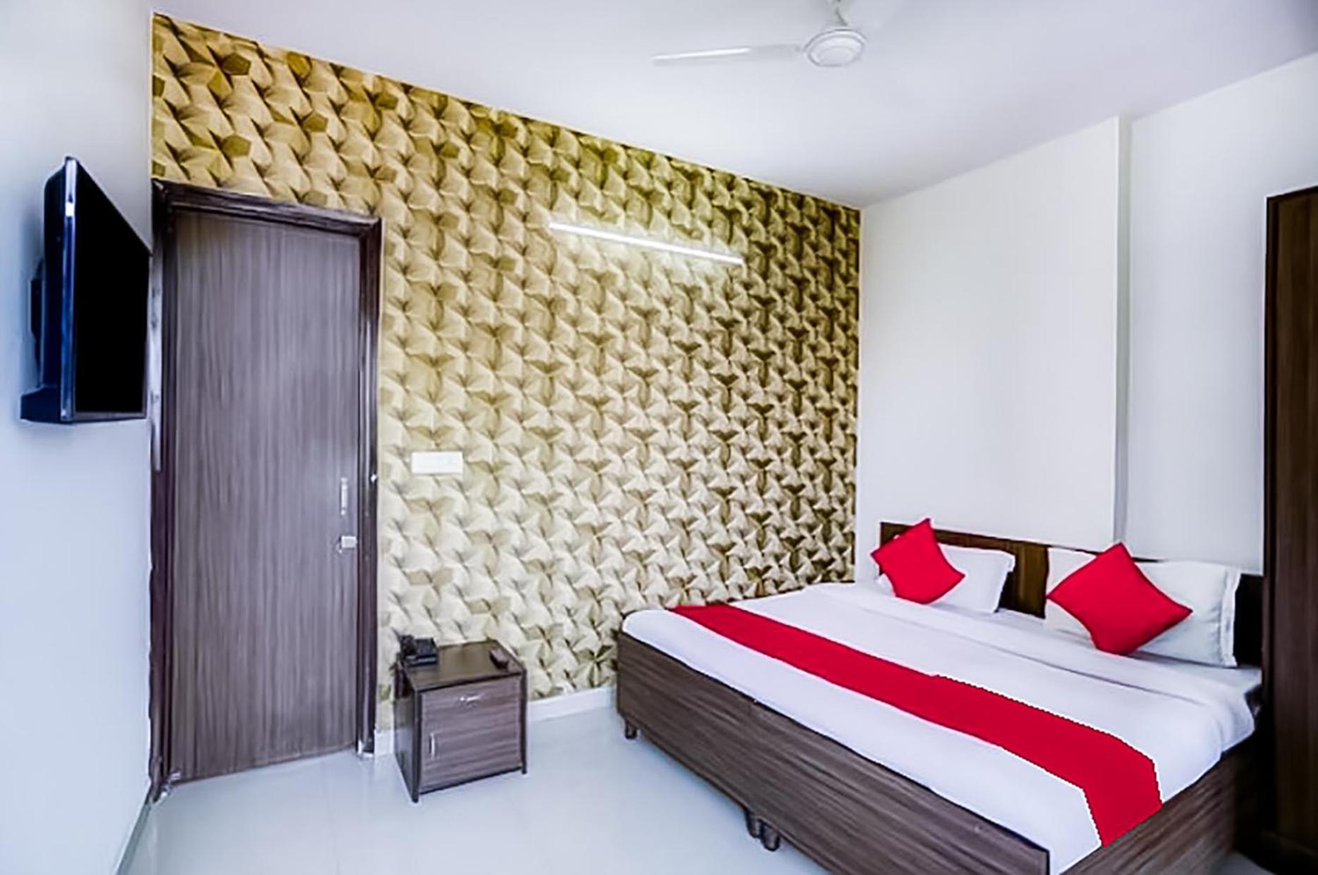 Bed & Breakfast Bliss In Lajpat Nagar *
