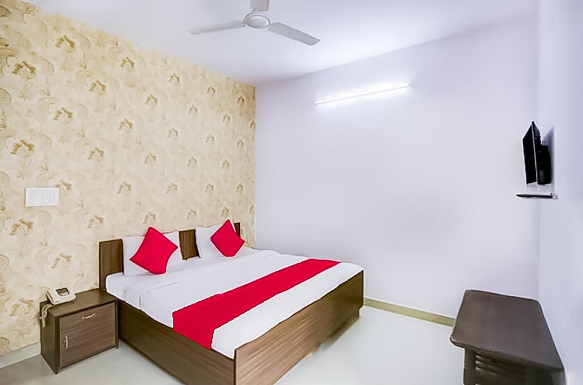 Bliss In Lajpat Nagar *