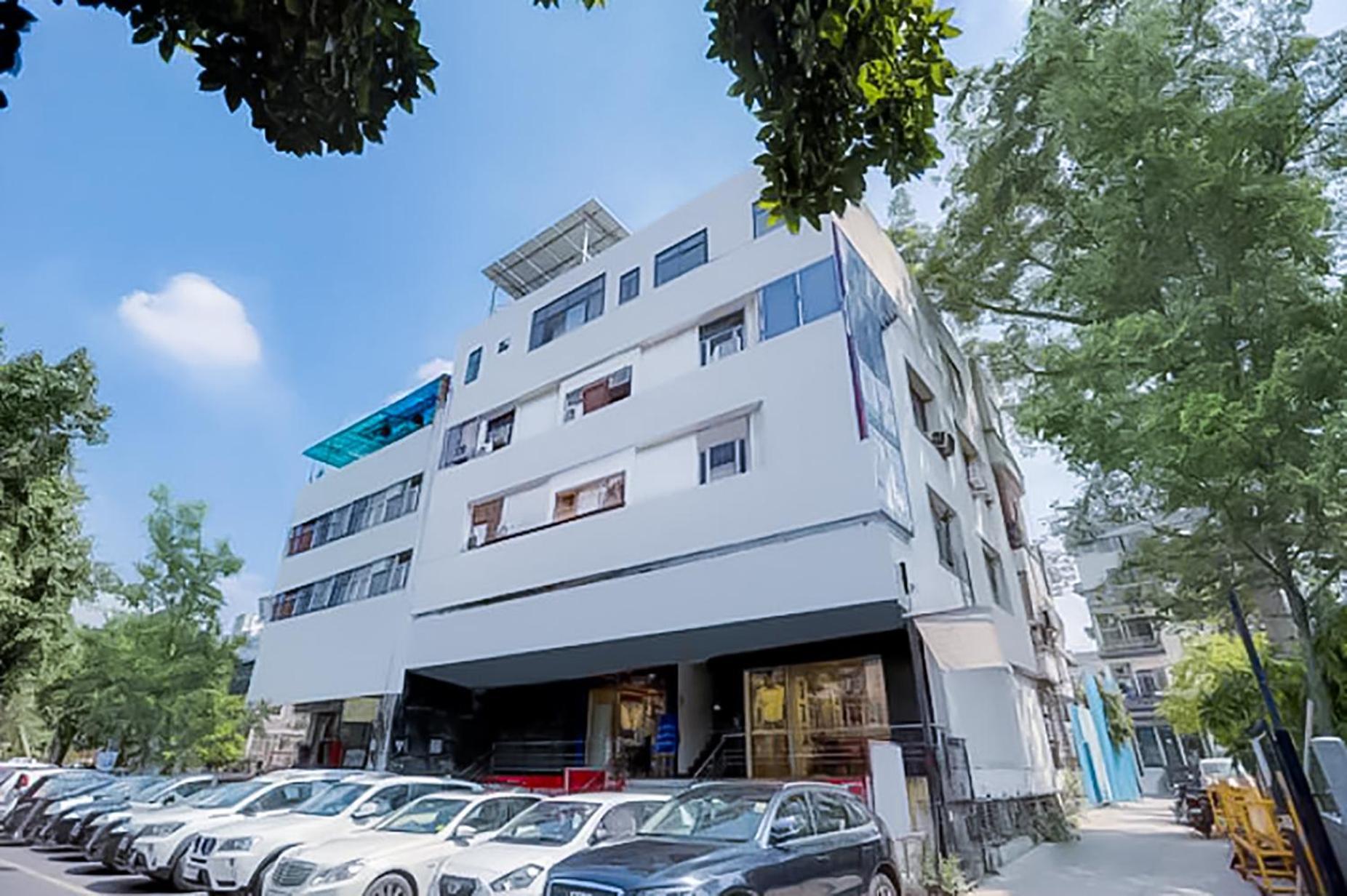 Bed & Breakfast Bliss In Lajpat Nagar *