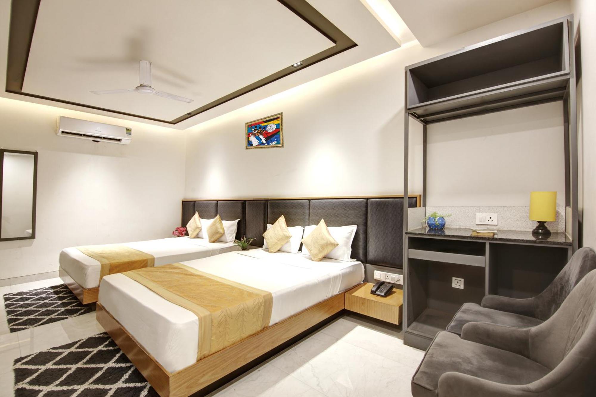 Hotel Applewood Palace - Near Delhi International Airport With - Free Airport Drop