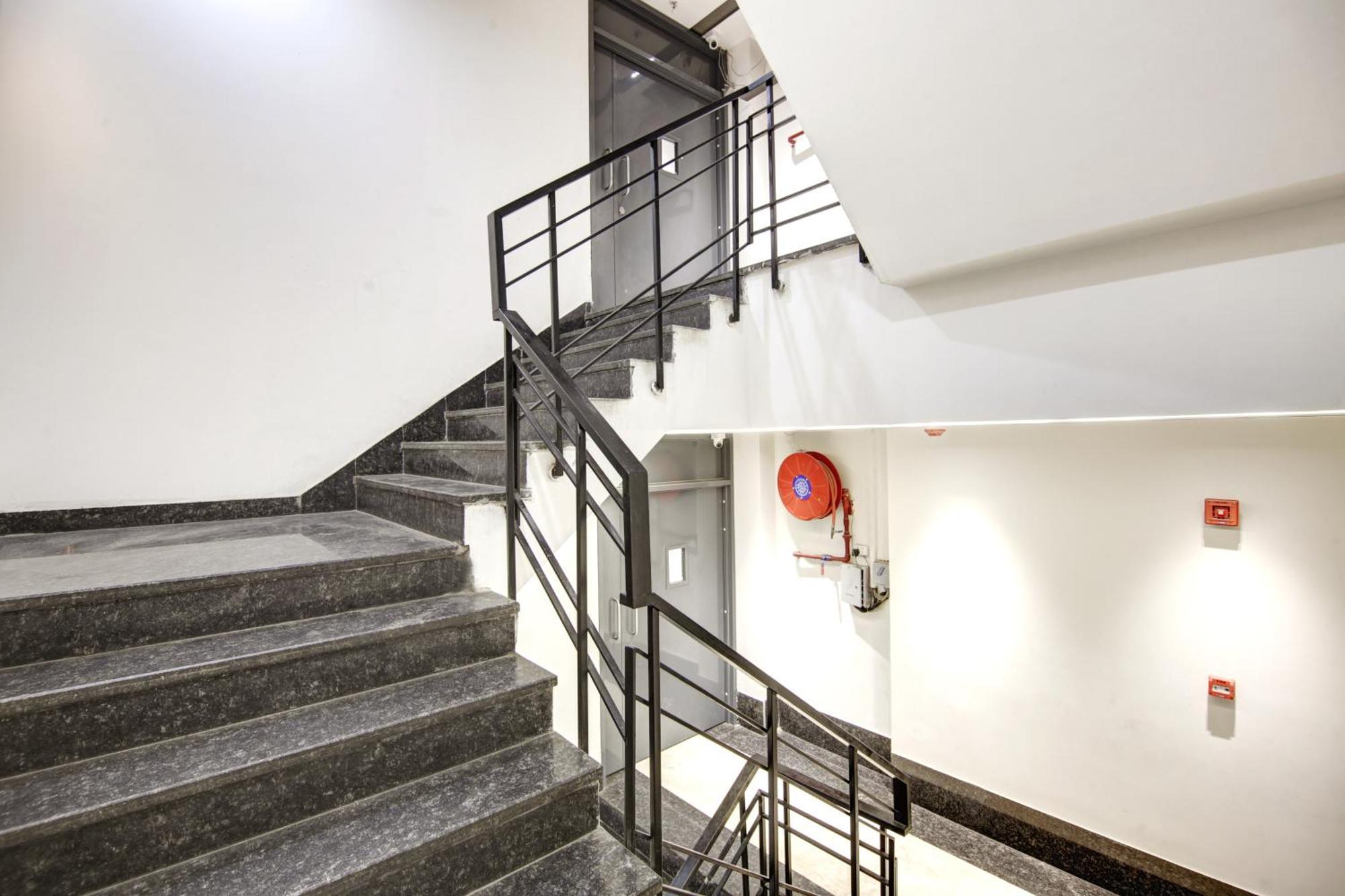 Hotel Hotel Applewood Palace - Near Delhi International Airport With - Free Airport Drop