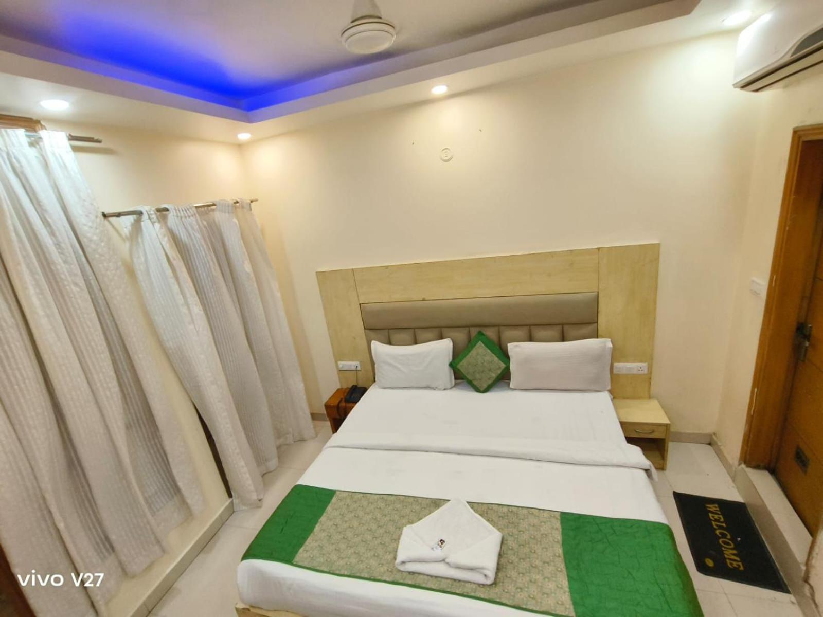 Royal Residency Near Delhi Airport * Nova Deli