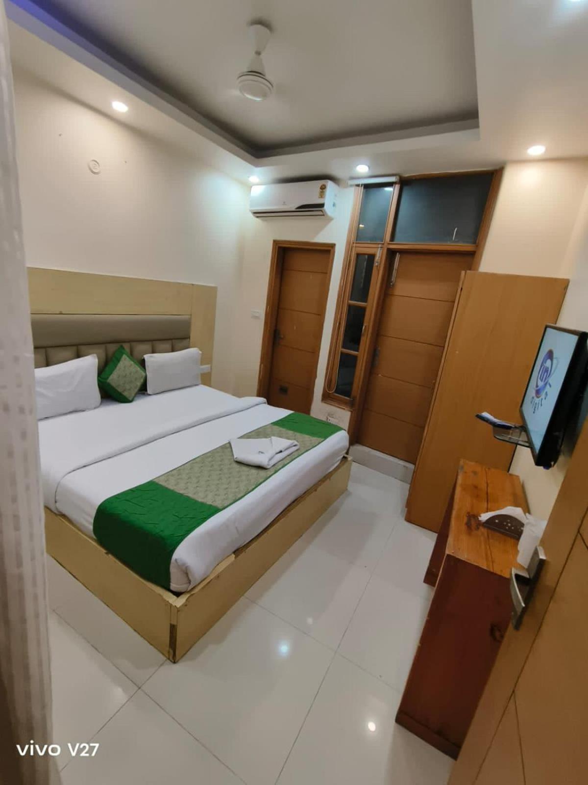 Royal Residency Near Delhi Airport Nova Deli