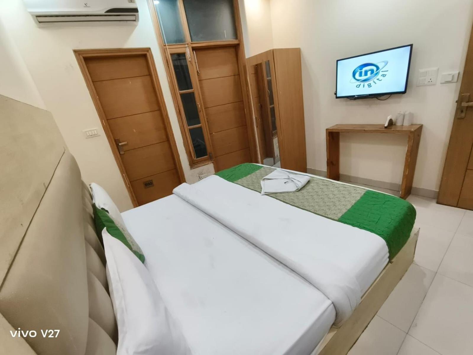 Royal Residency Near Delhi Airport * Nova Deli