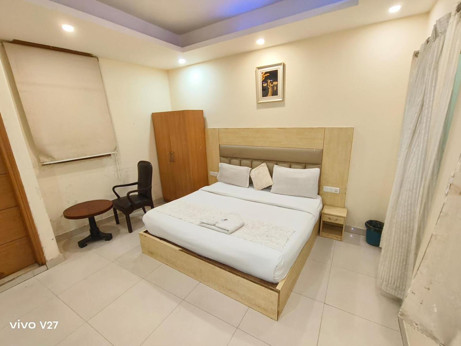 Royal Residency Near Delhi Airport * Nova Deli