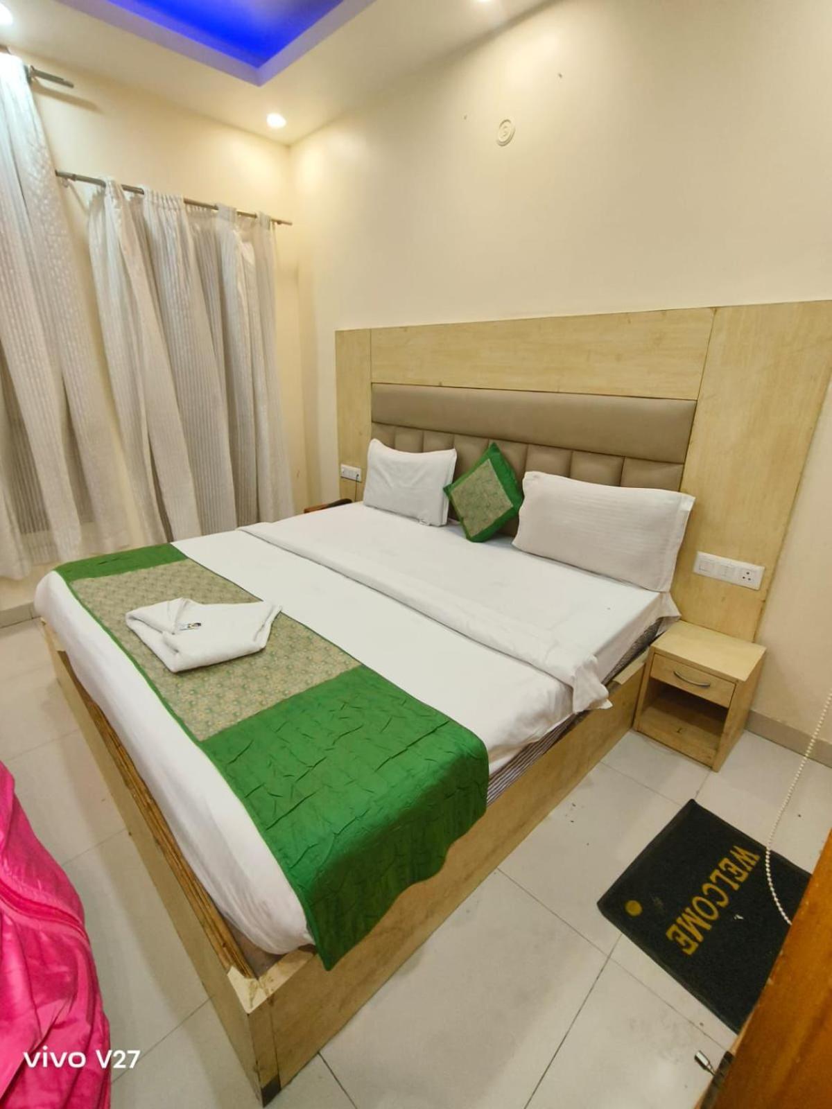 Royal Residency Near Delhi Airport Guest house