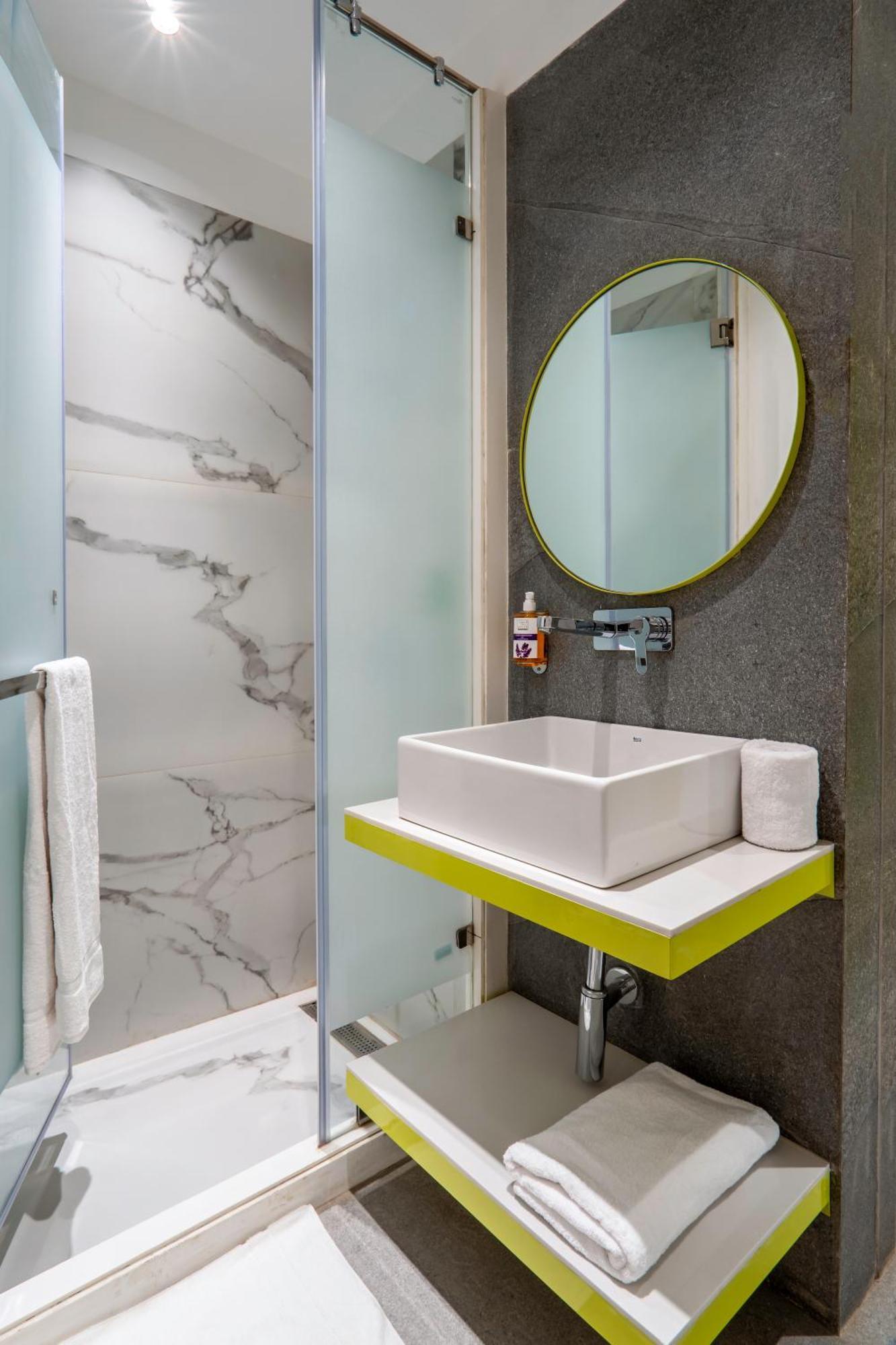 Hotel Le Roi Express Karol Bagh