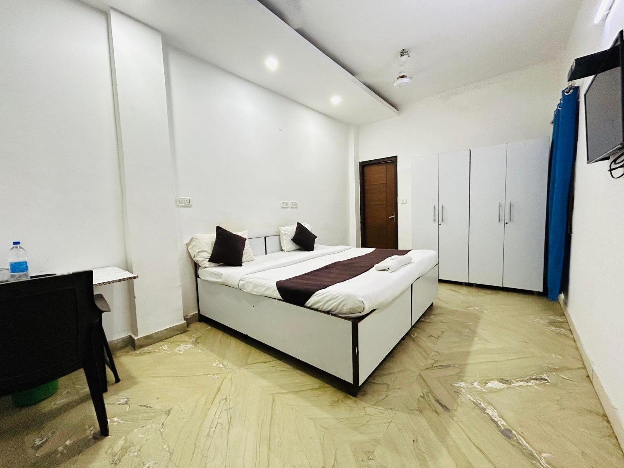 Golden Place 3*